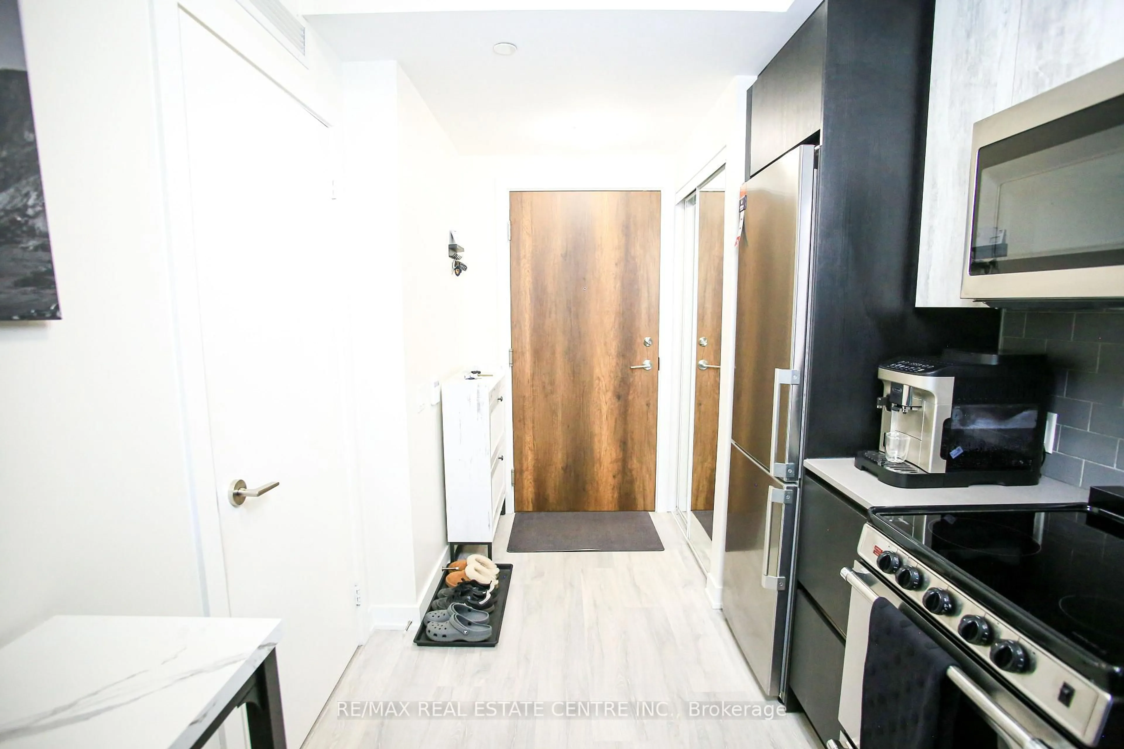 Standard kitchen, unknown for 251 Manitoba St #519, Toronto Ontario M8Y 0C7