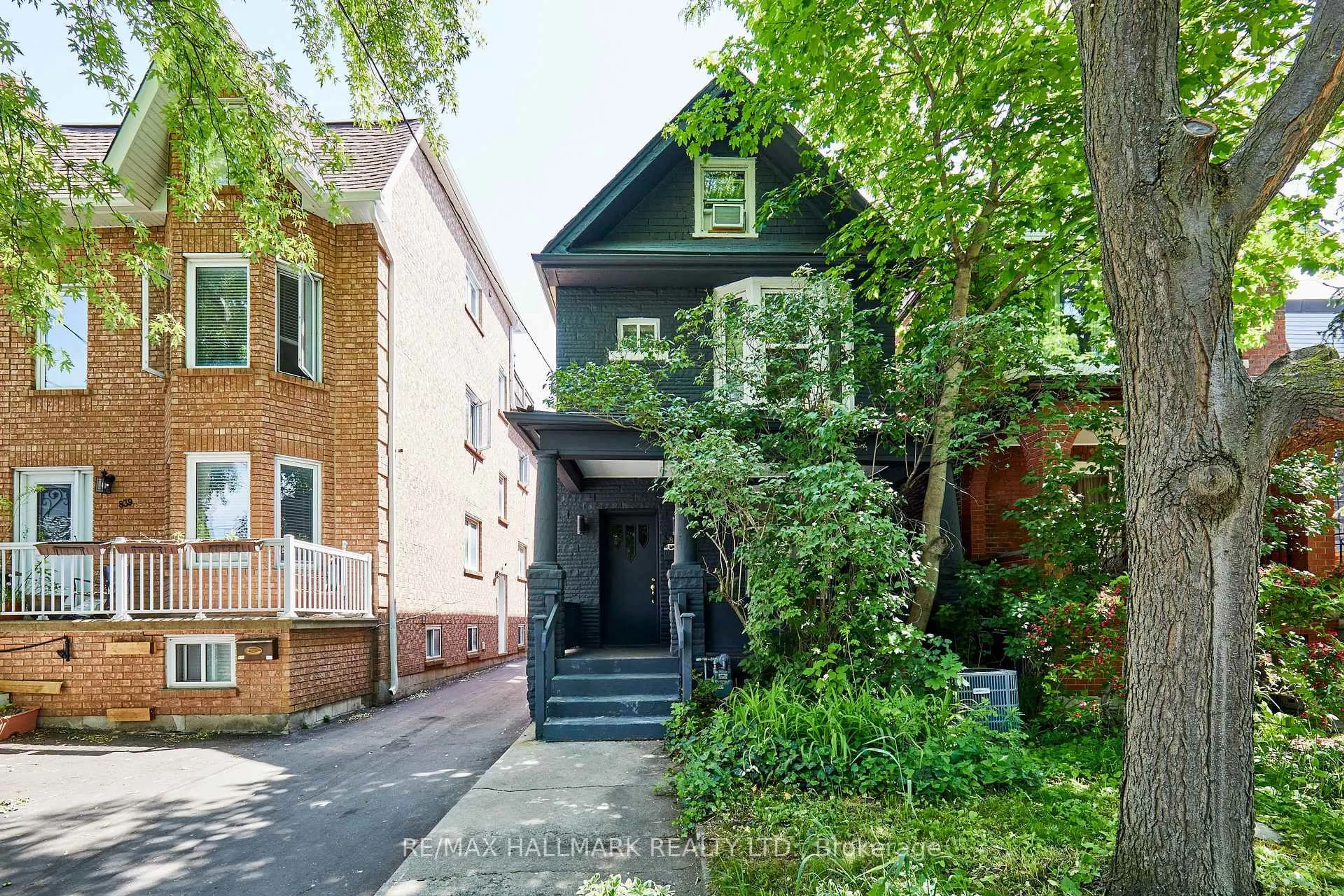 Home with brick exterior material, street for 837 Gladstone Ave, Toronto Ontario M6H 3J7