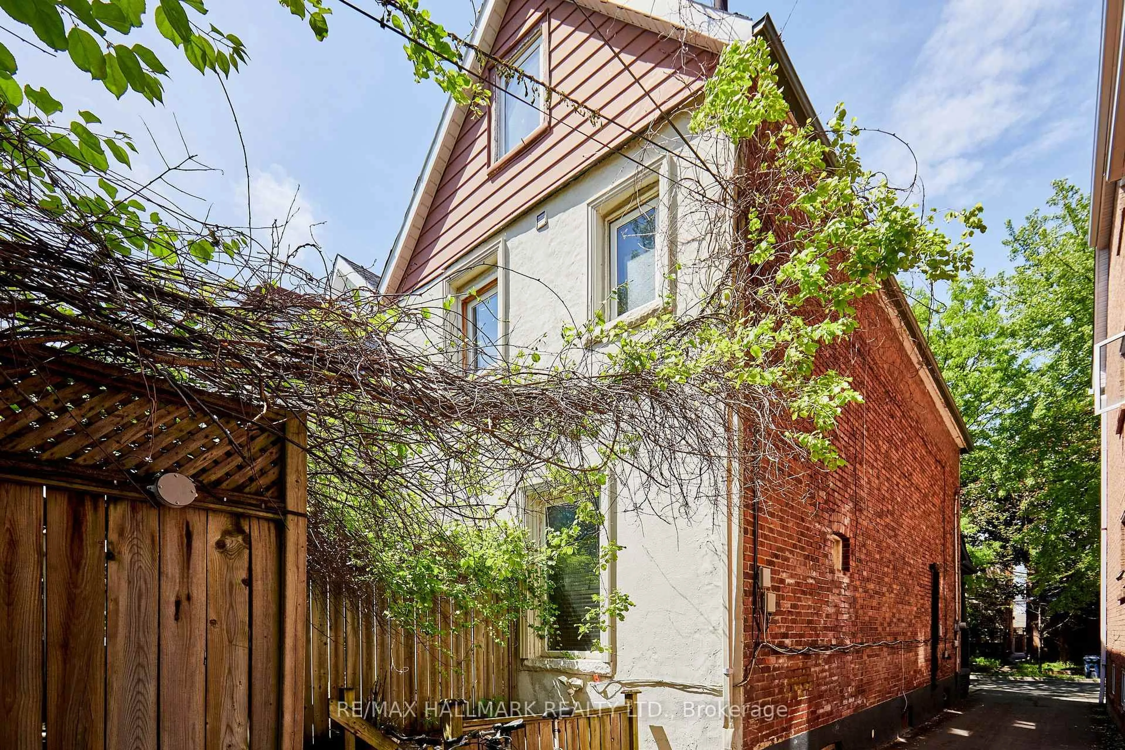 Home with brick exterior material, street for 837 Gladstone Ave, Toronto Ontario M6H 3J7