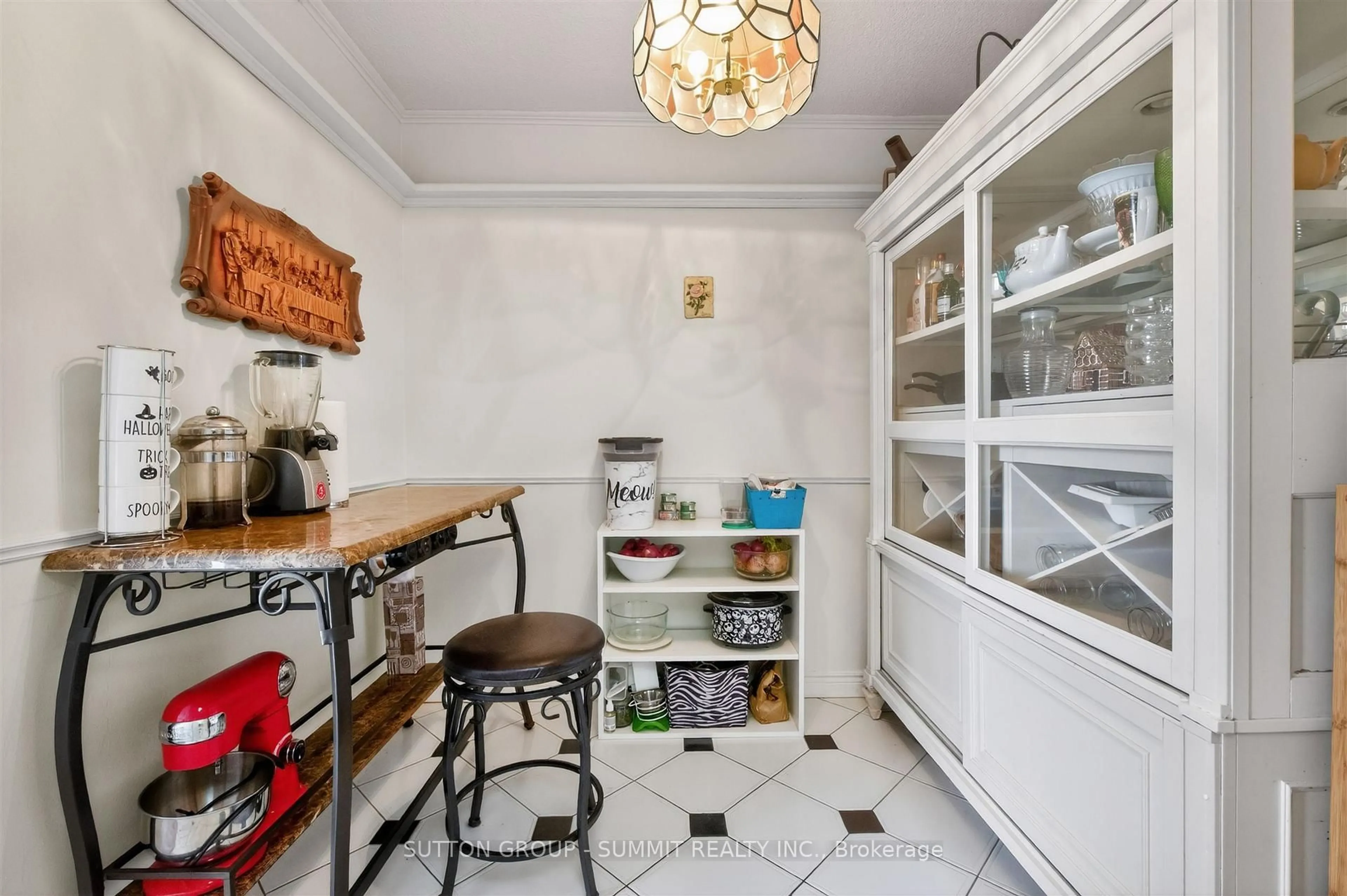 Unknown for 1535 LAKESHORE Rd #1606, Mississauga Ontario L5E 3E2