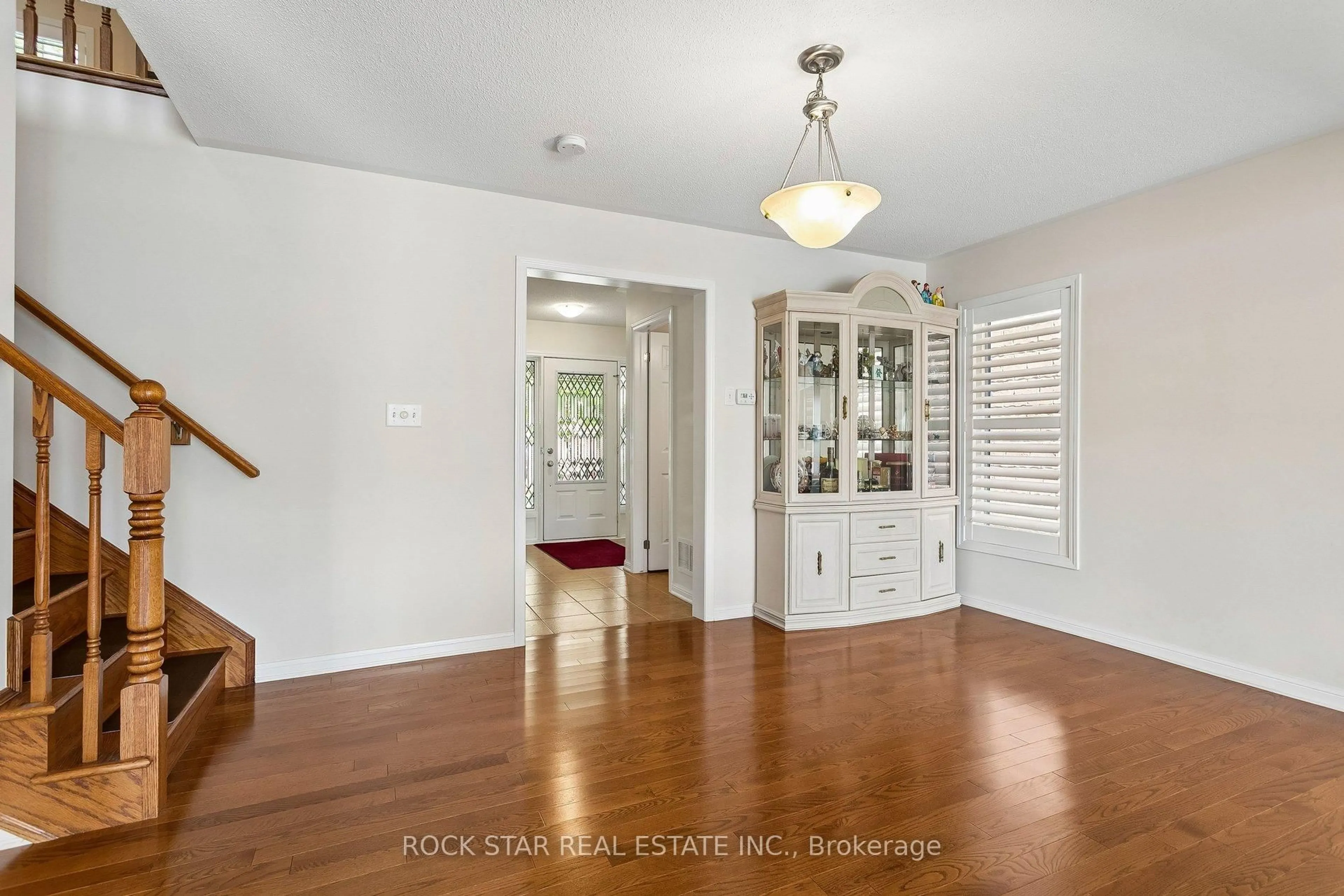 Indoor entryway for 10 Klemscott Rd, Brampton Ontario L7A 0P5