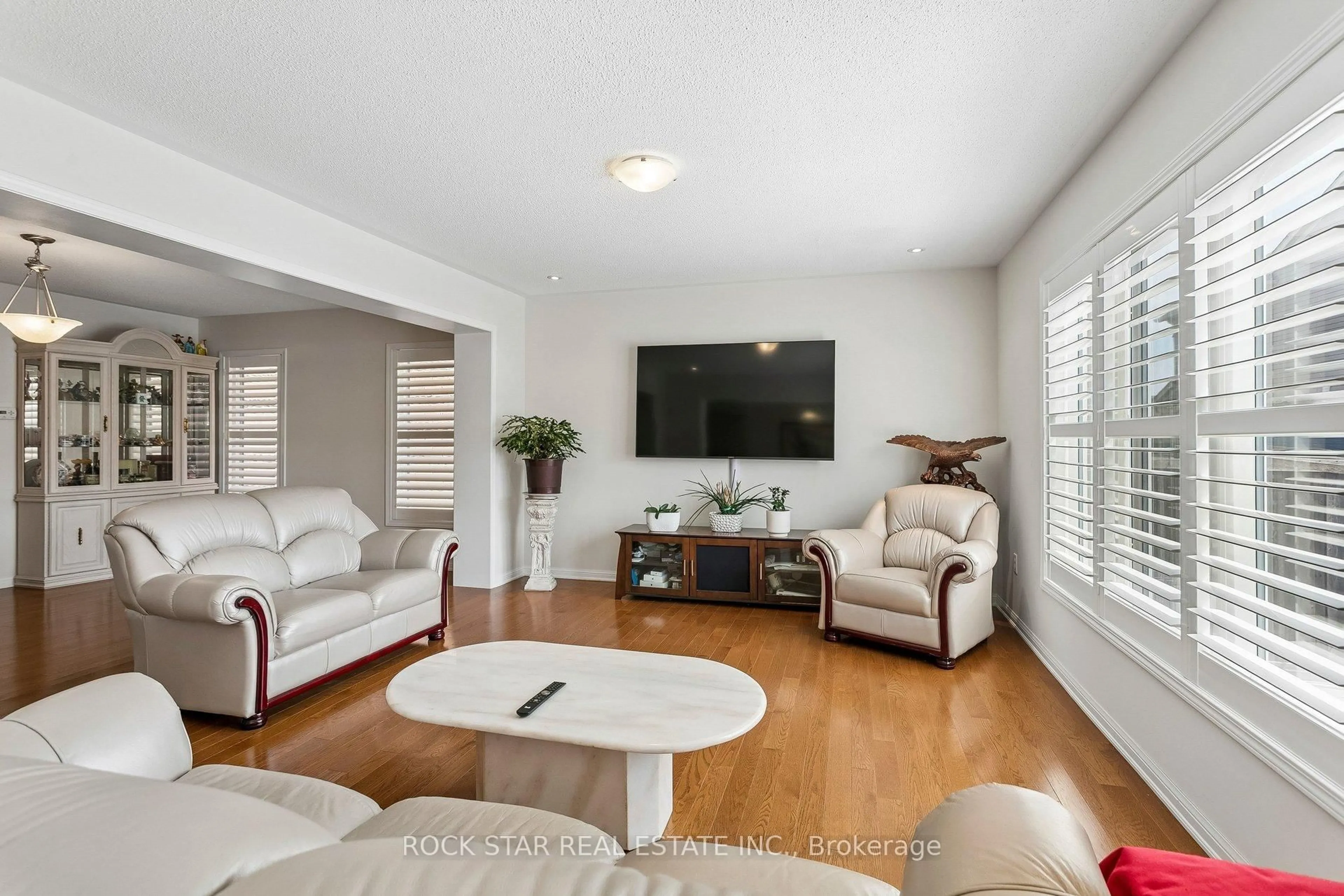 Living room with furniture, unknown for 10 Klemscott Rd, Brampton Ontario L7A 0P5