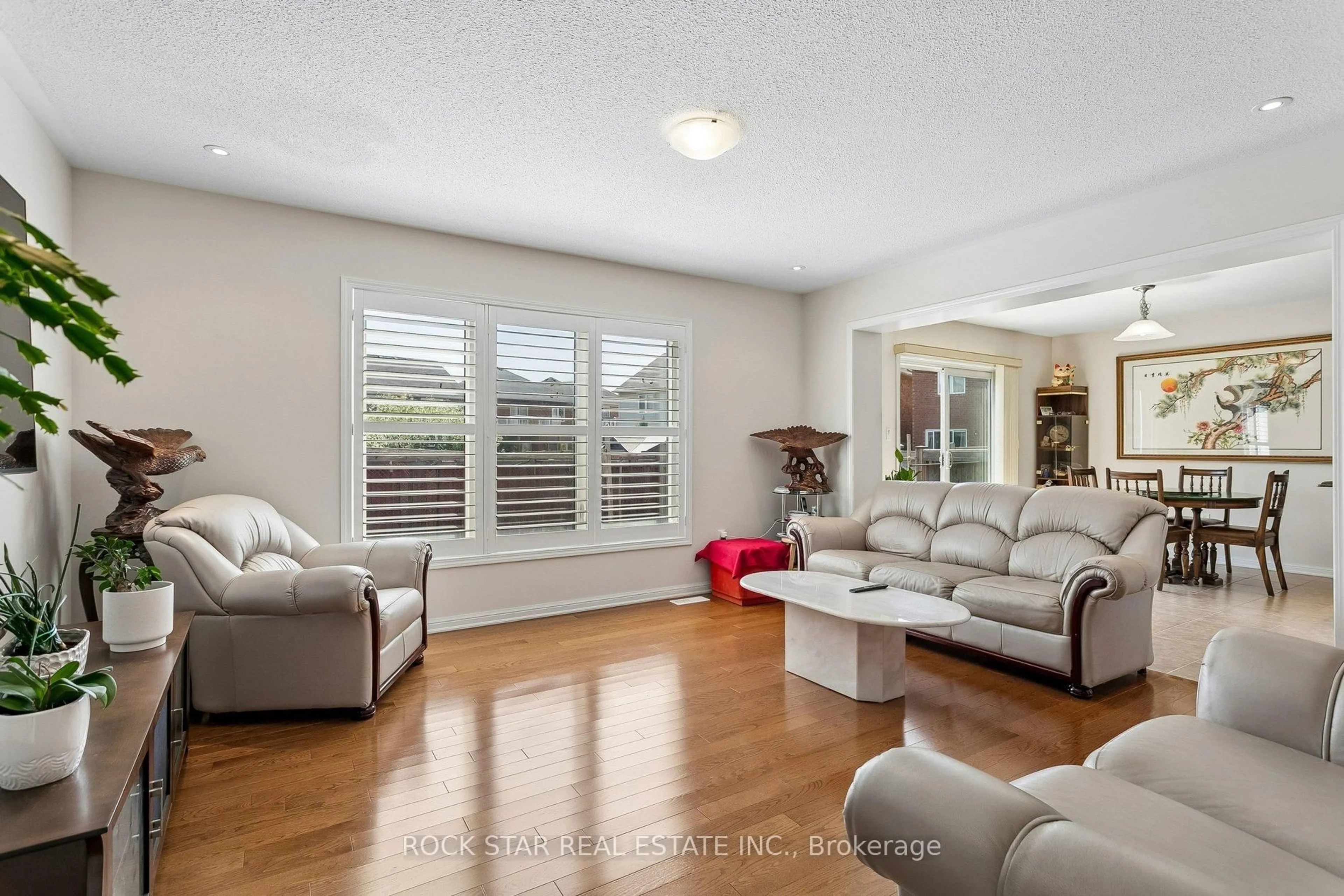 Living room with furniture, unknown for 10 Klemscott Rd, Brampton Ontario L7A 0P5