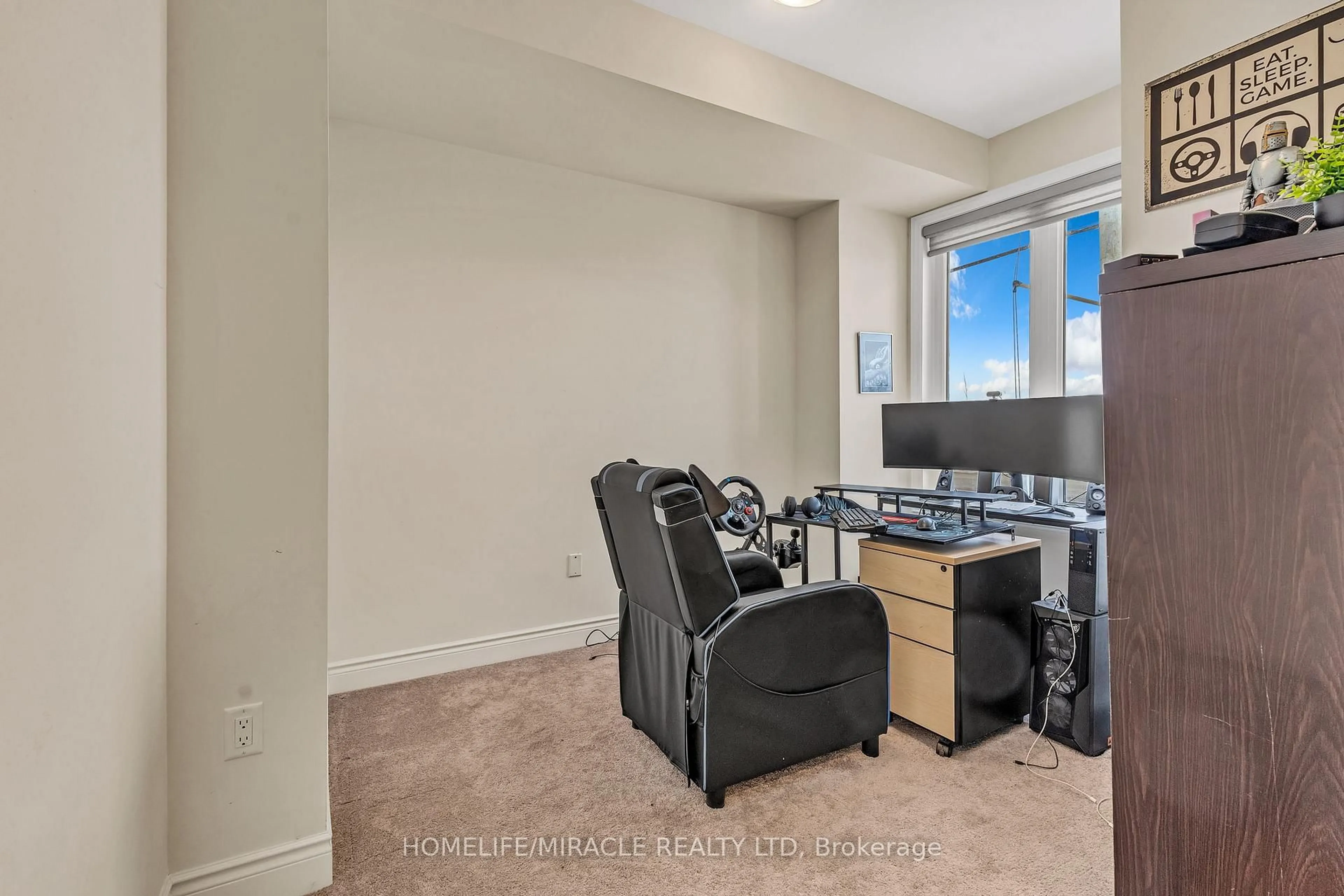 A pic of a room for 3373 Sixth Line, Oakville Ontario L6H 0Y7