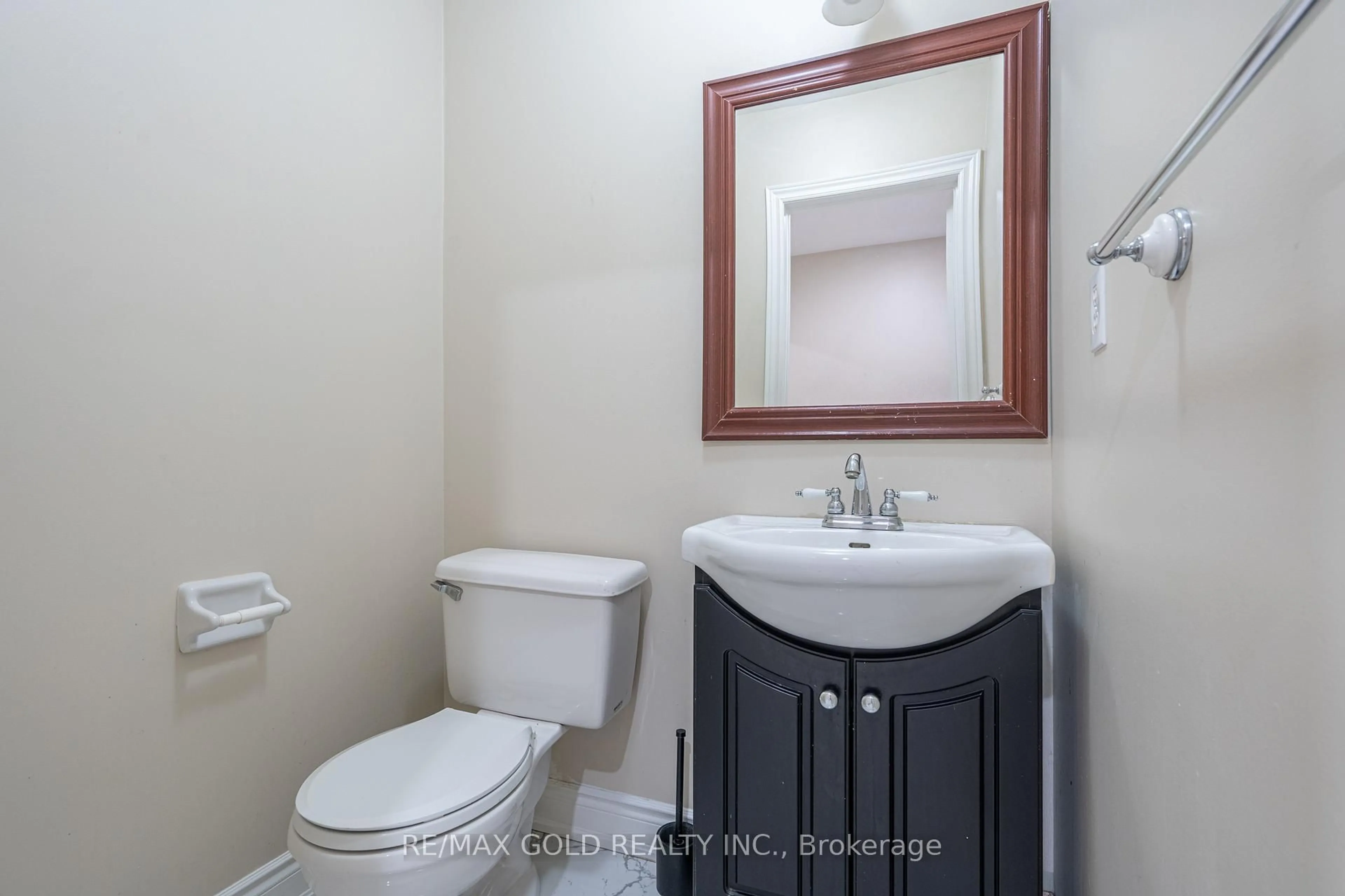 Standard bathroom, ceramic/tile floor for 25 Golden Eagle Rd, Brampton Ontario L6R 1Z4