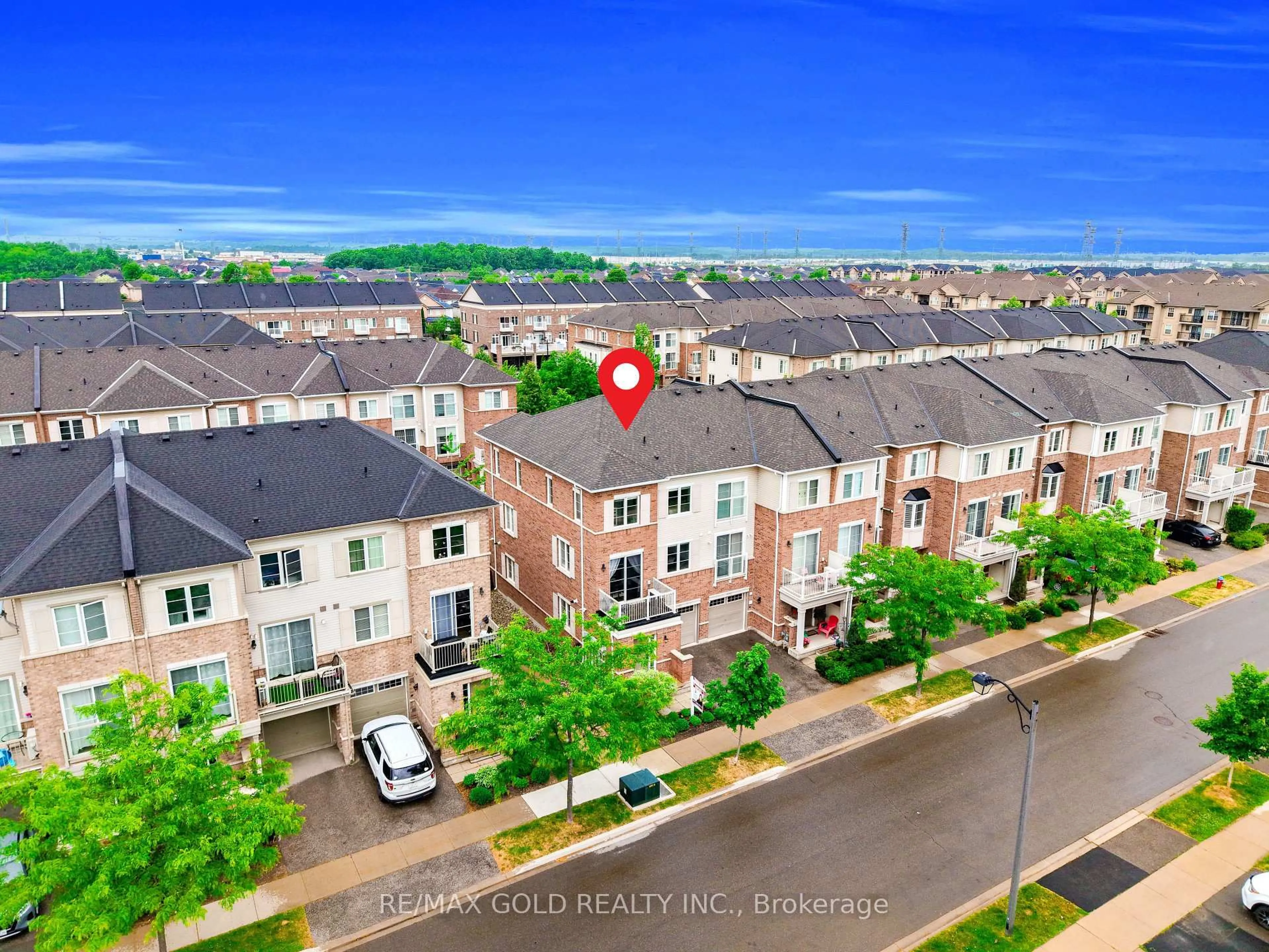 A pic from outside/outdoor area/front of a property/back of a property/a pic from drone, city buildings view from balcony for 165 HAMPSHIRE Way #128, Milton Ontario L9T 8M7