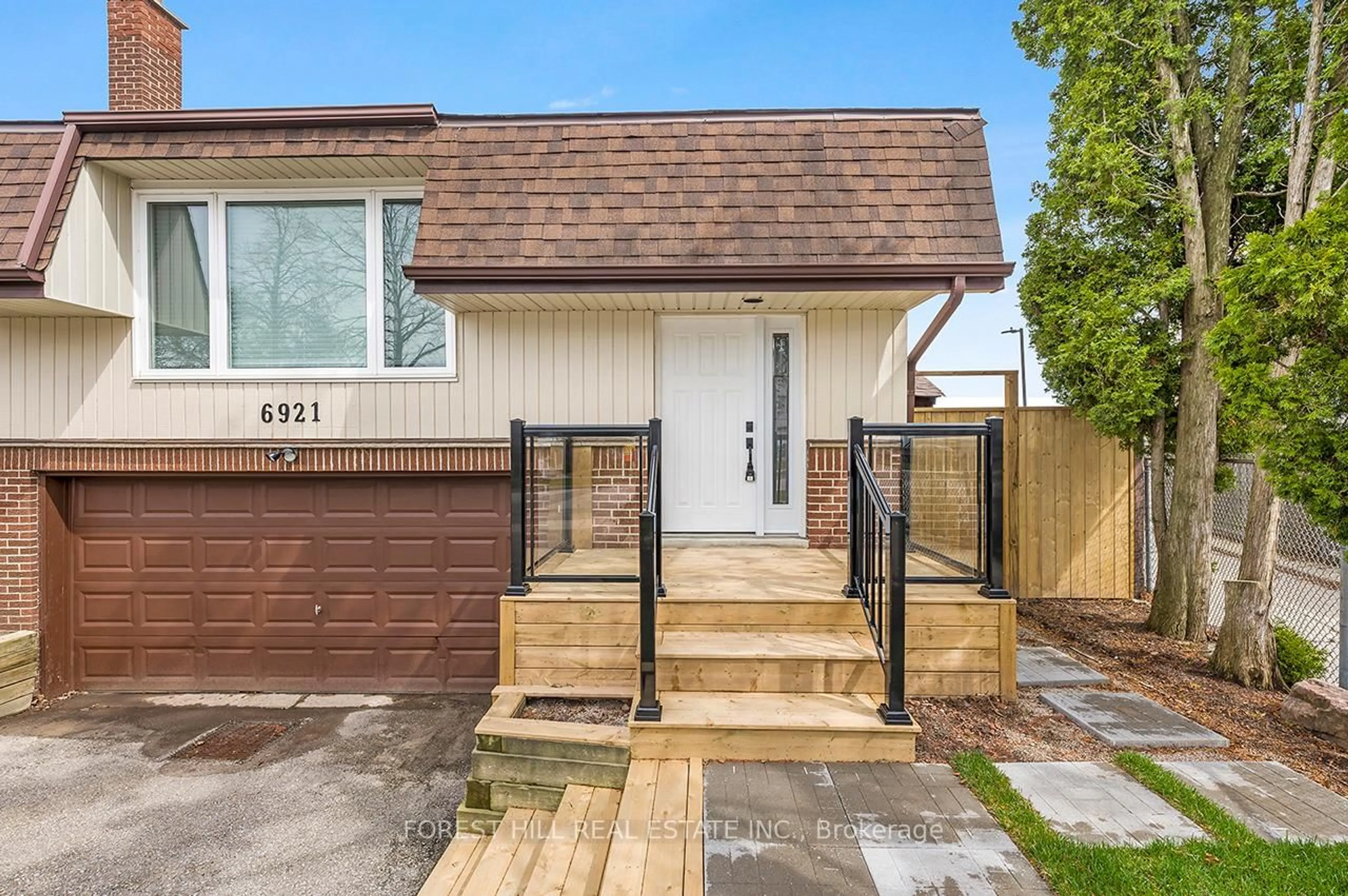 Home with brick exterior material, street for 6921 Avila Rd, Mississauga Ontario L5N 1R9