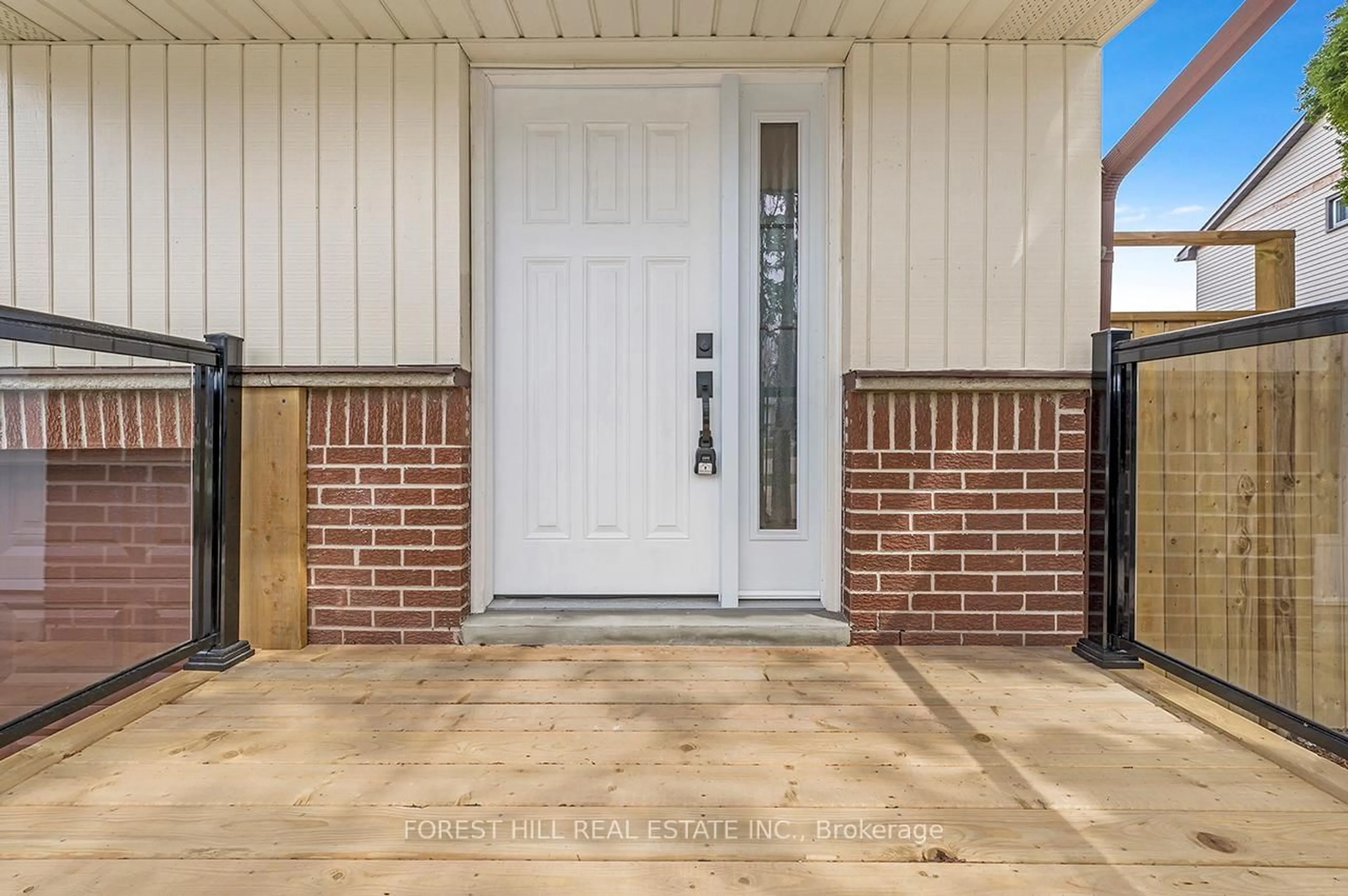 Indoor entryway for 6921 Avila Rd, Mississauga Ontario L5N 1R9