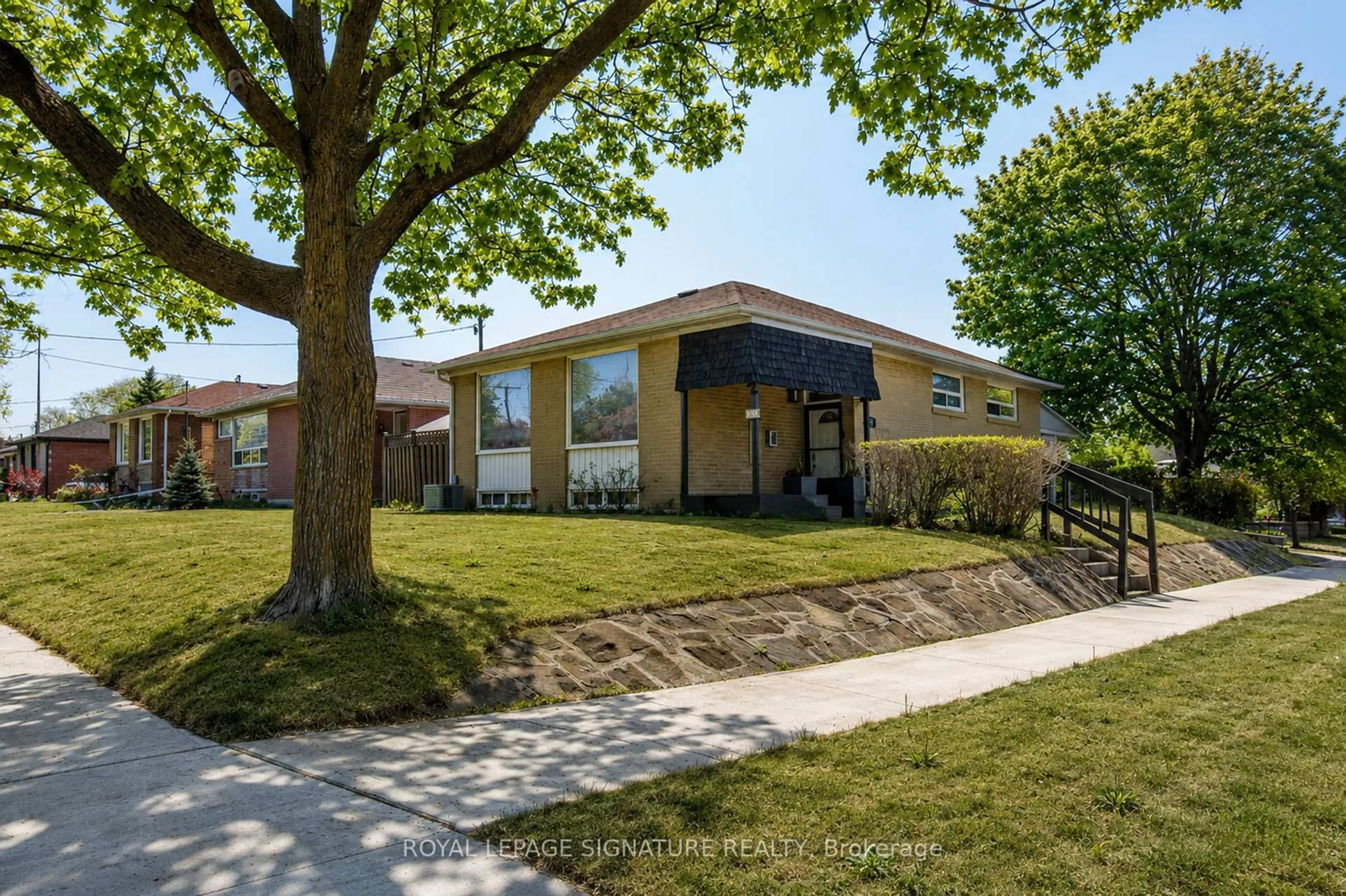 Unknown for 135 Rangoon Rd, Toronto Ontario M9C 4P4