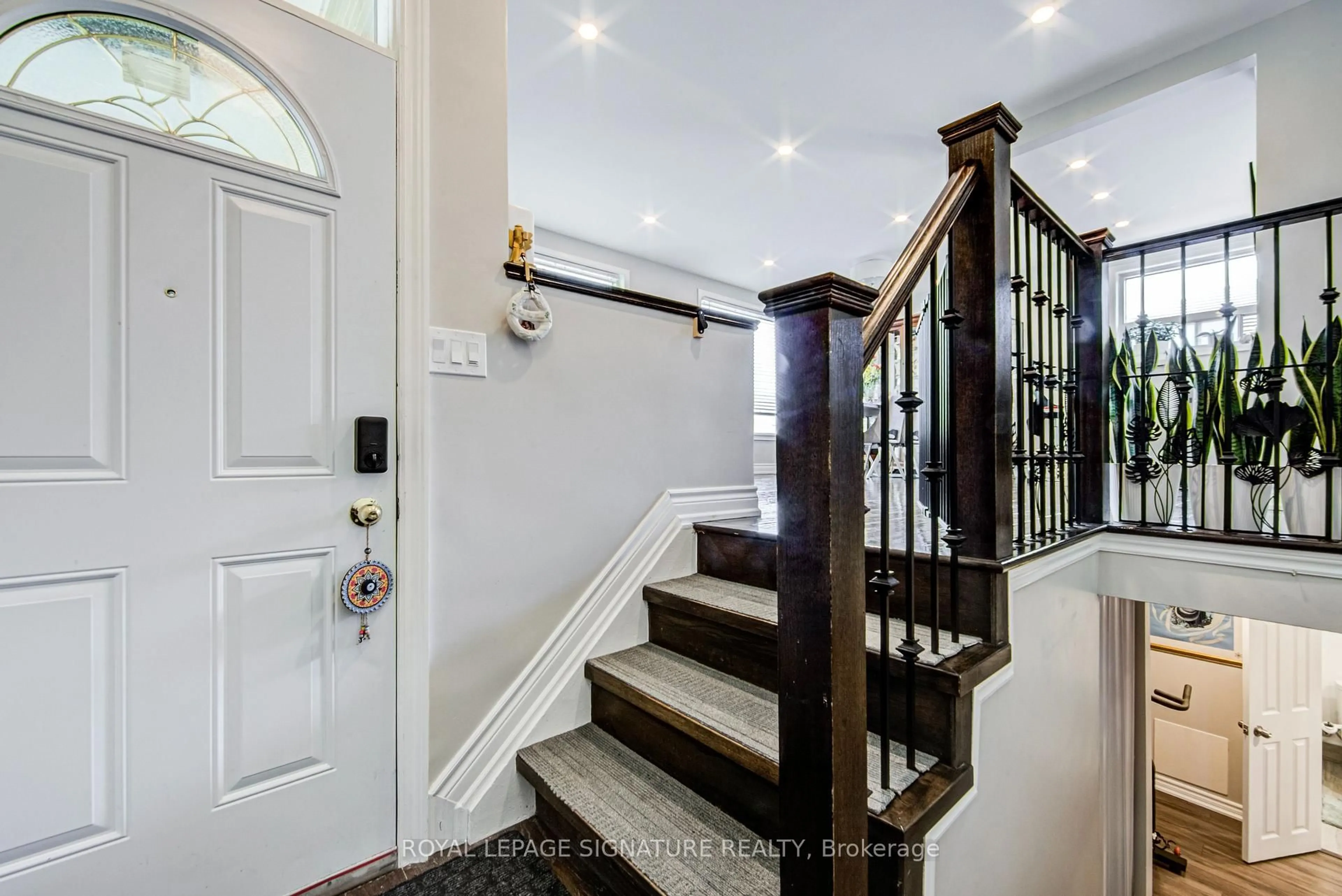 Indoor entryway for 135 Rangoon Rd, Toronto Ontario M9C 4P4