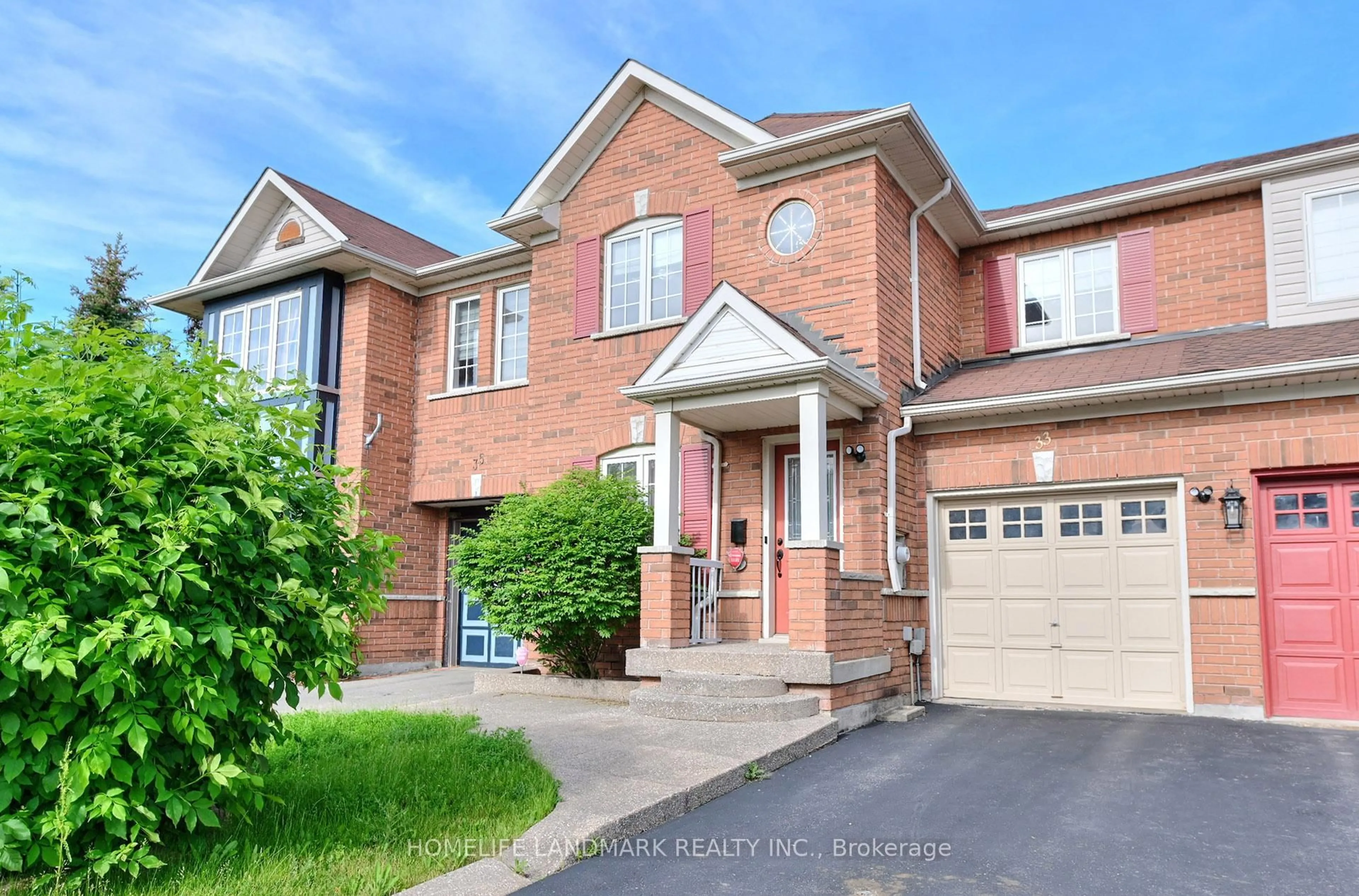 Home with brick exterior material, street for 33 Fairway Crt, Brampton Ontario L6Z 4W4