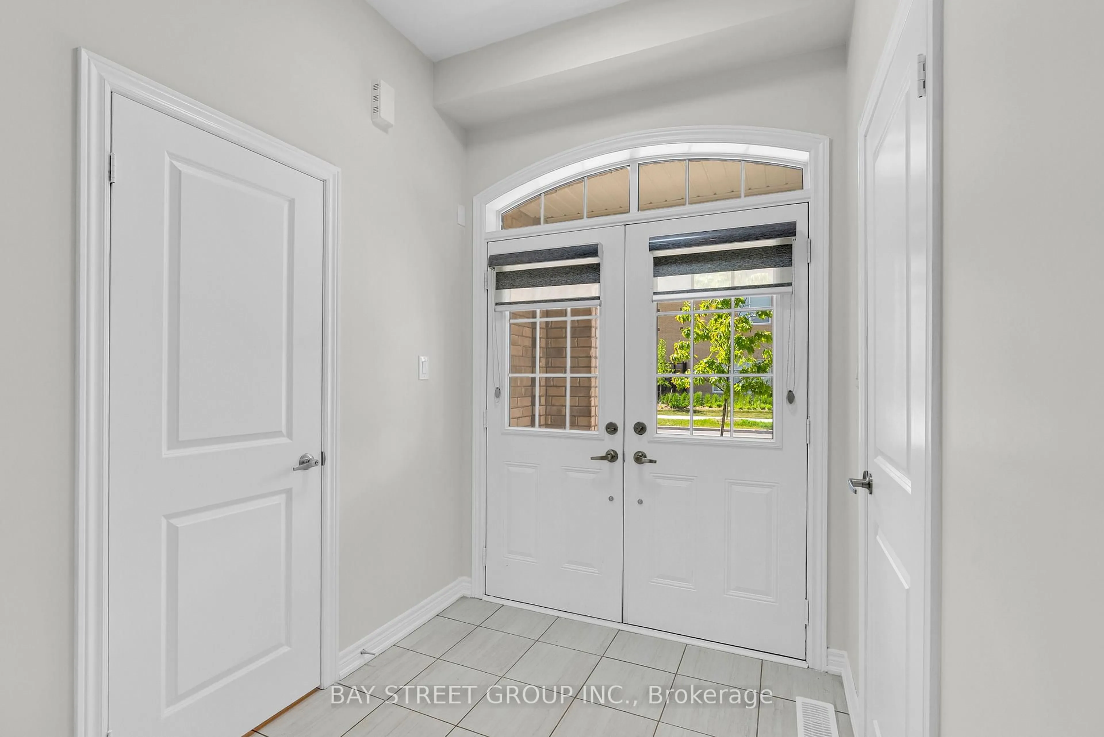 Indoor entryway for 221 Clockwork Dr, Brampton Ontario L7A 5C7