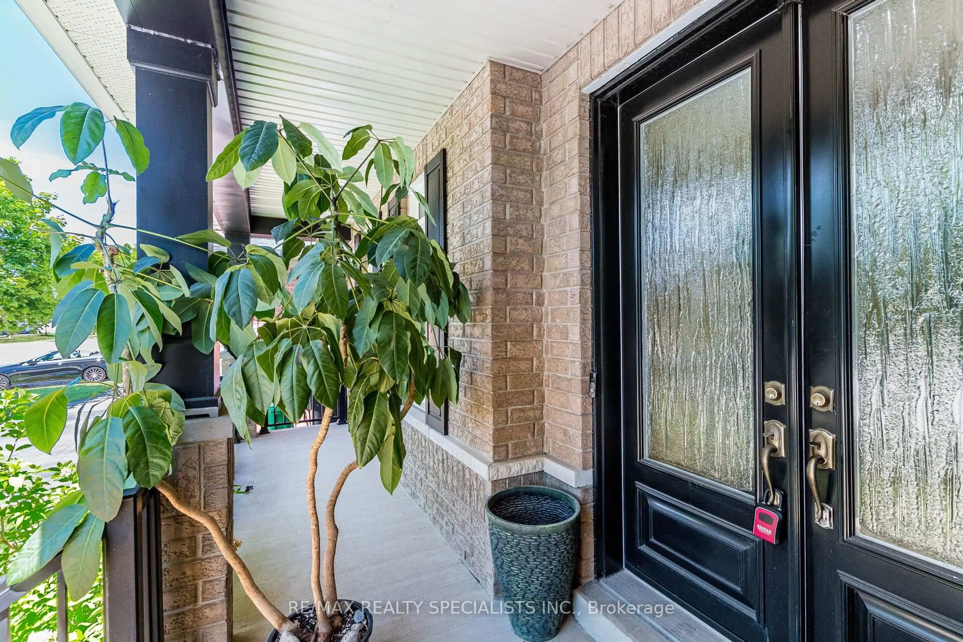 Indoor entryway for 49 Maisonneuve Blvd, Brampton Ontario L6P 1Y7