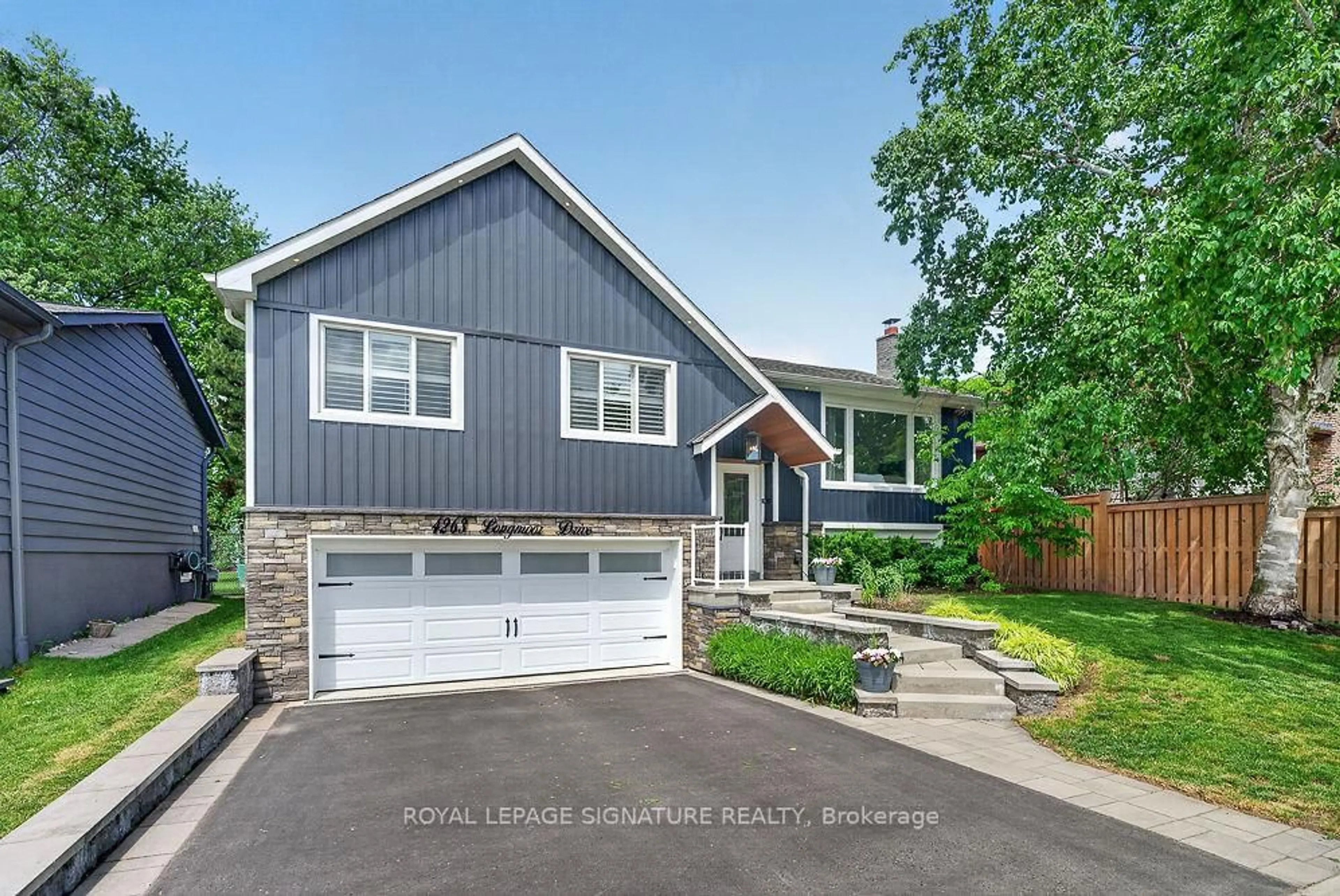 Home with vinyl exterior material, street for 4263 Longmoor Dr, Burlington Ontario L7L 5A2