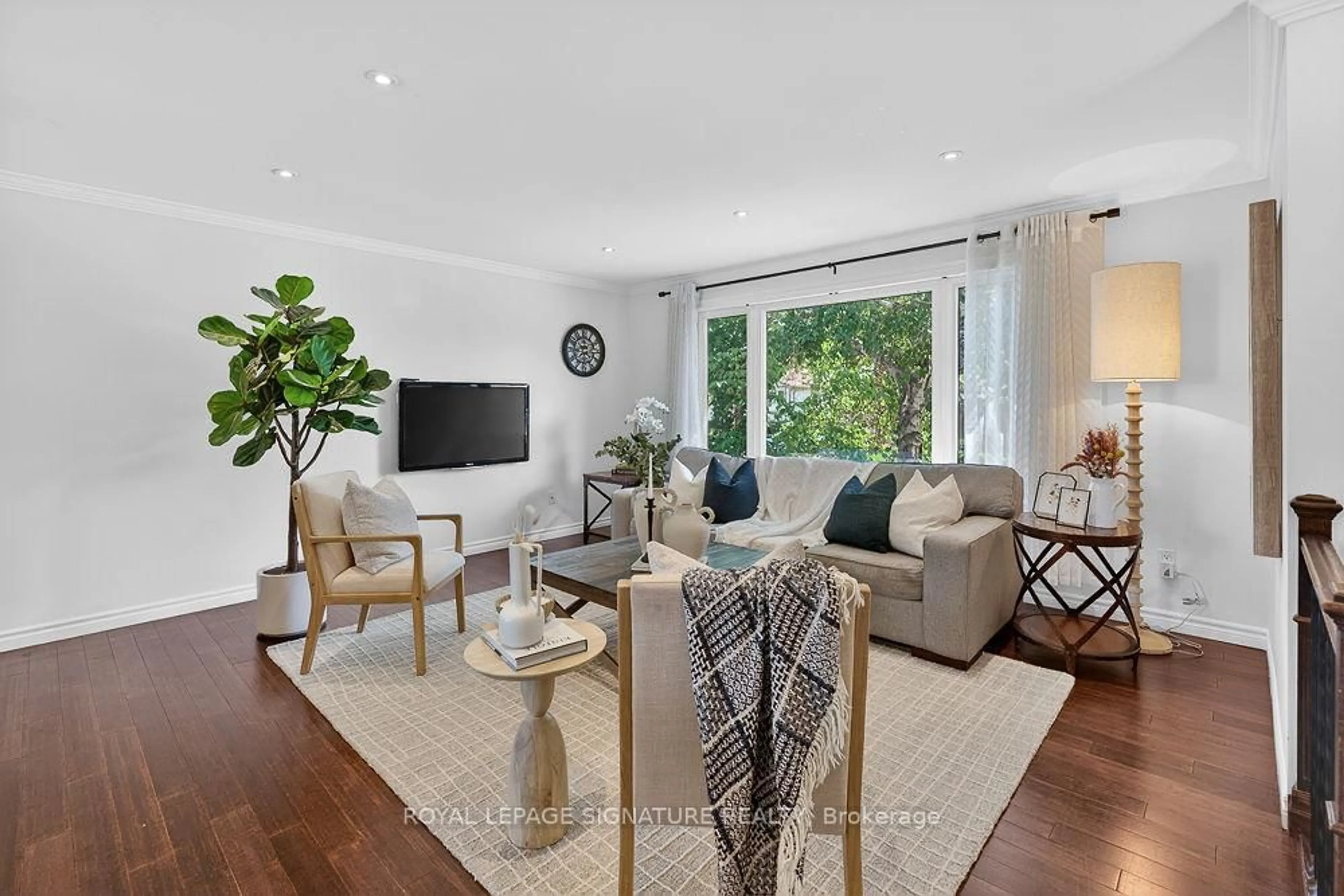 Living room with furniture, unknown for 4263 Longmoor Dr, Burlington Ontario L7L 5A2