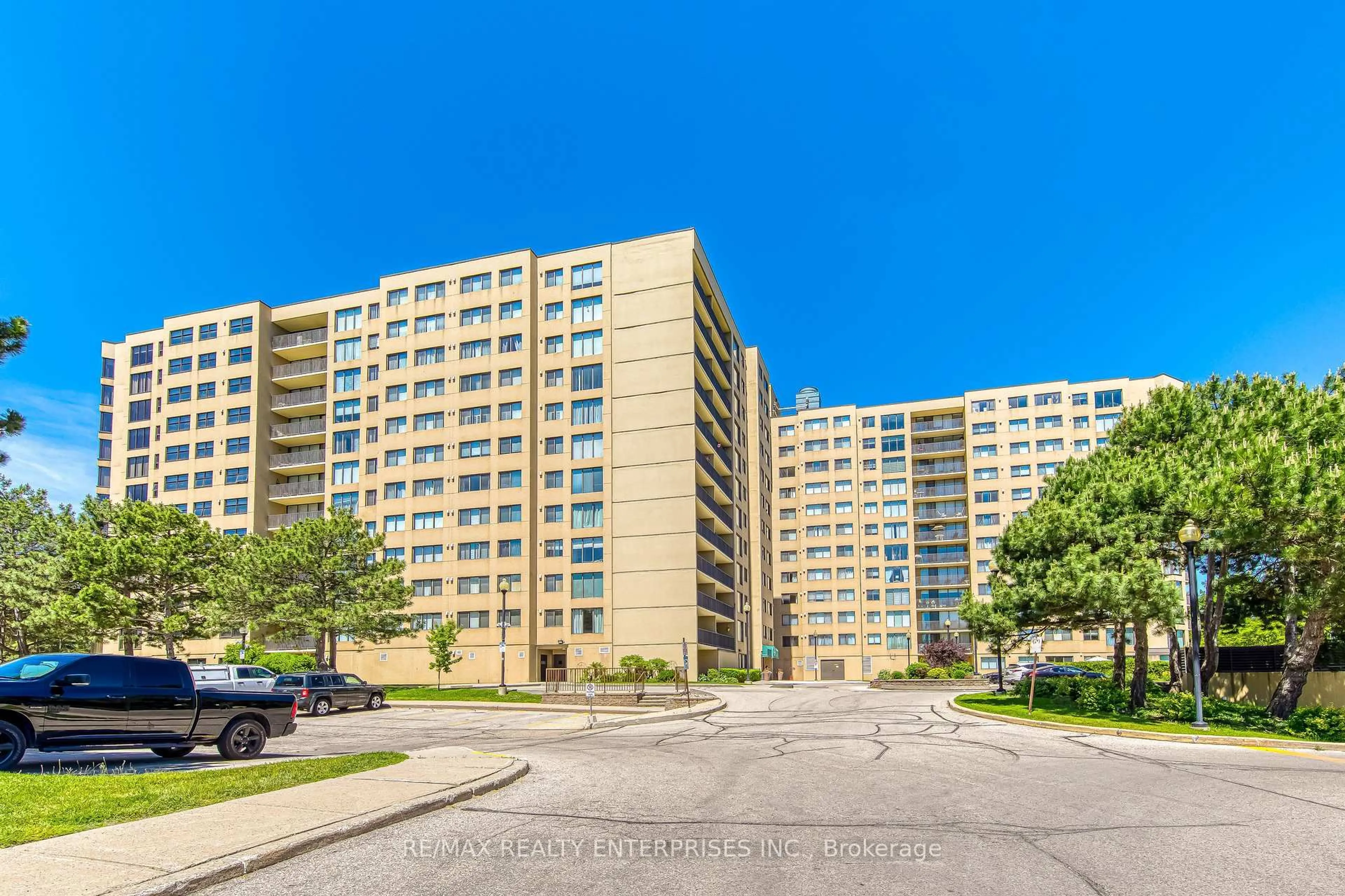 A pic from outside/outdoor area/front of a property/back of a property/a pic from drone, unknown for 6500 Montevideo Rd #504, Mississauga Ontario L5N 3T6