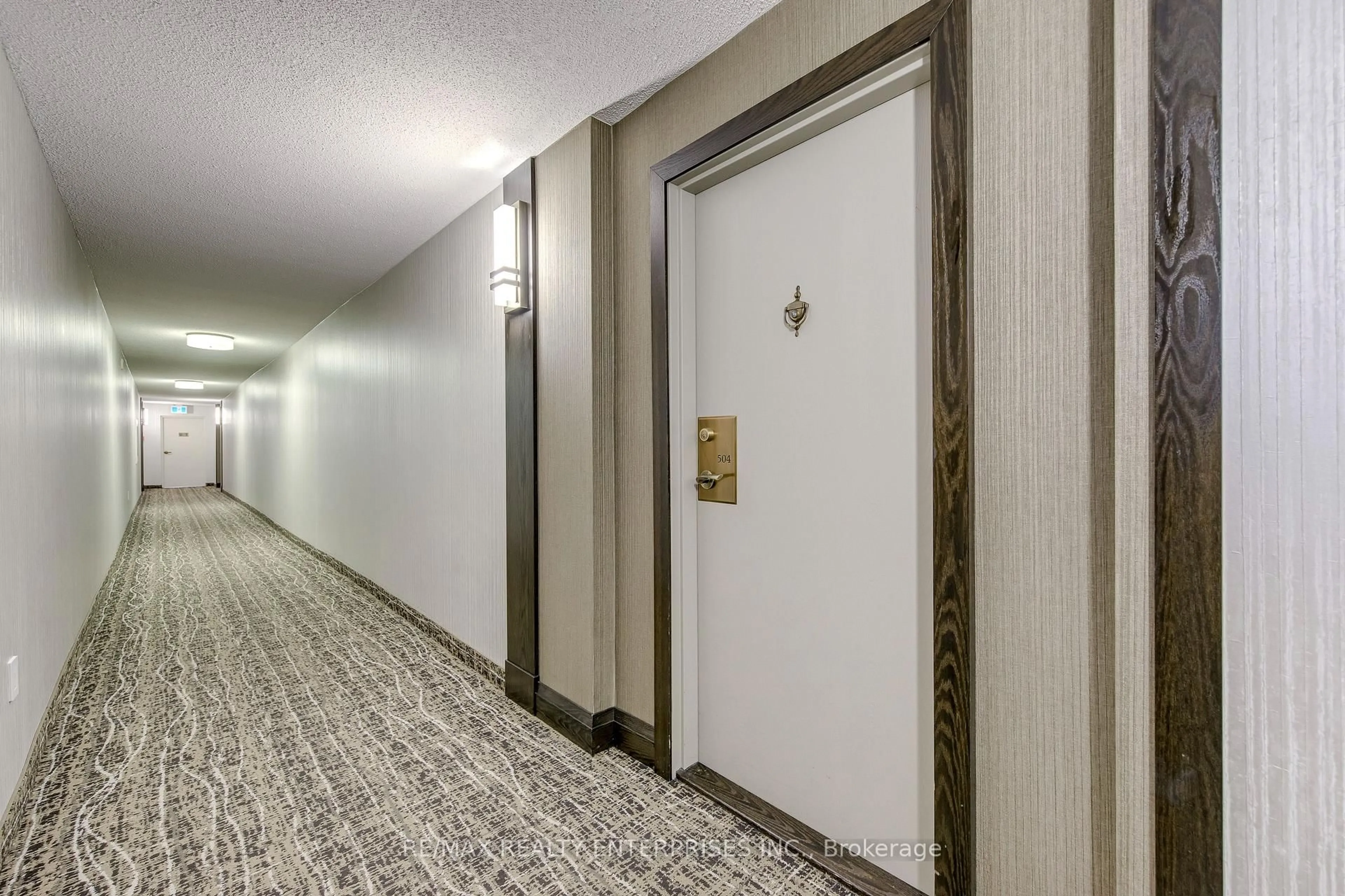 Indoor foyer for 6500 Montevideo Rd #504, Mississauga Ontario L5N 3T6