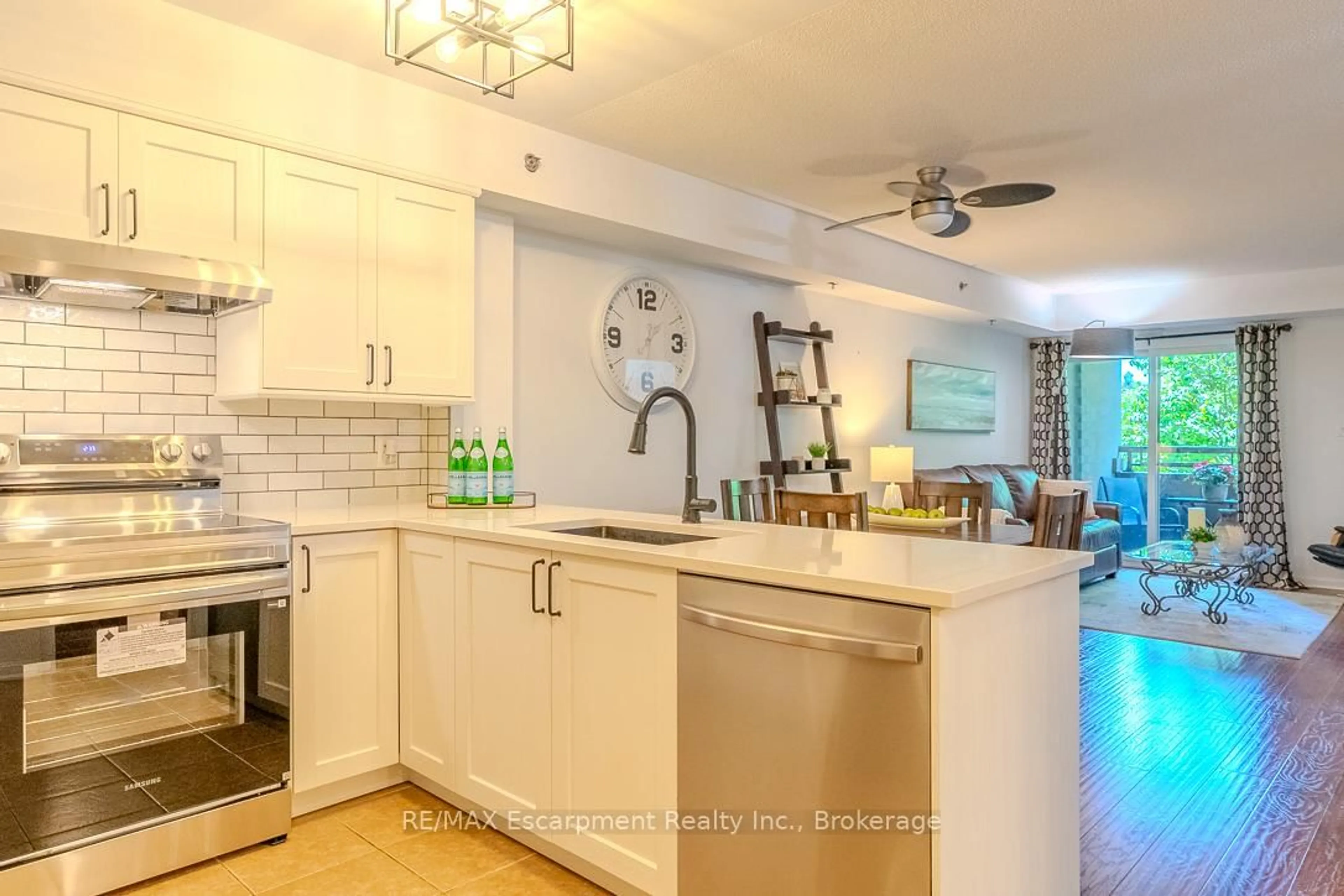 Open concept kitchen, ceramic/tile floor for 3070 ROTARY Way #226, Burlington Ontario L7M 0H1