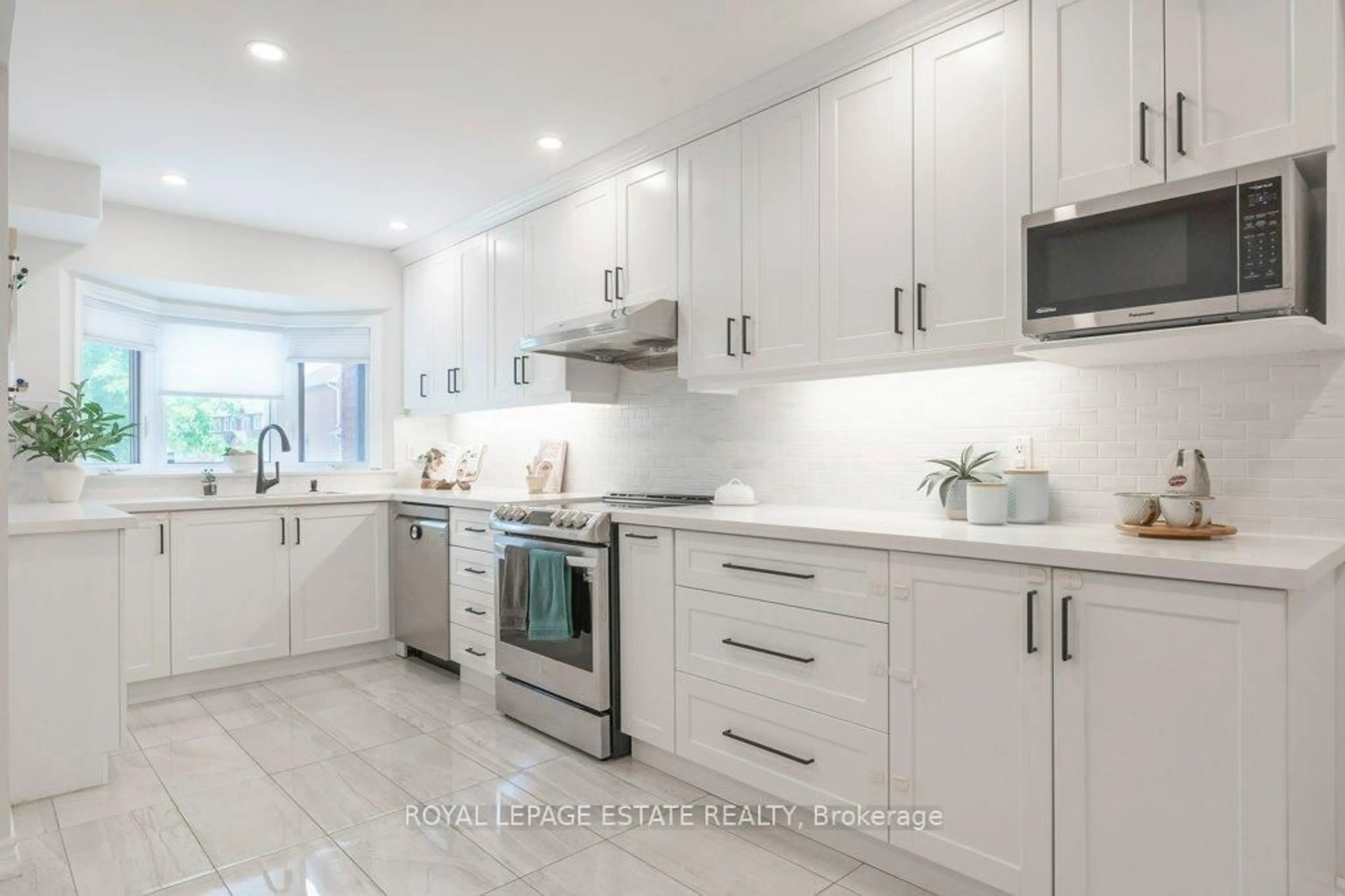 Contemporary kitchen, ceramic/tile floor for 539 Galaxy Crt, Mississauga Ontario L5R 2R4