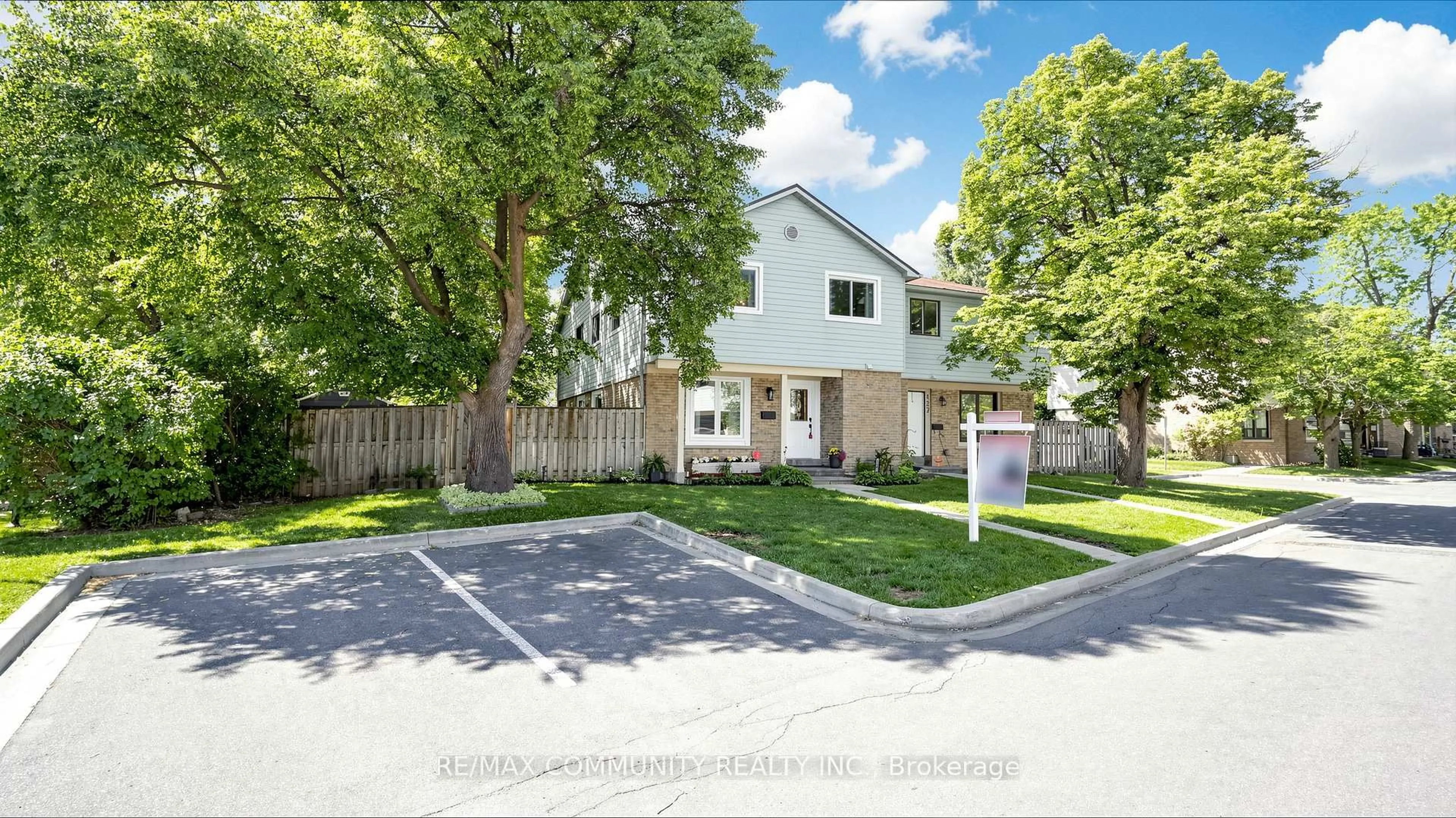 A pic from outside/outdoor area/front of a property/back of a property/a pic from drone, street for 6540 Falconer Dr #126, Mississauga Ontario L5N 1M1