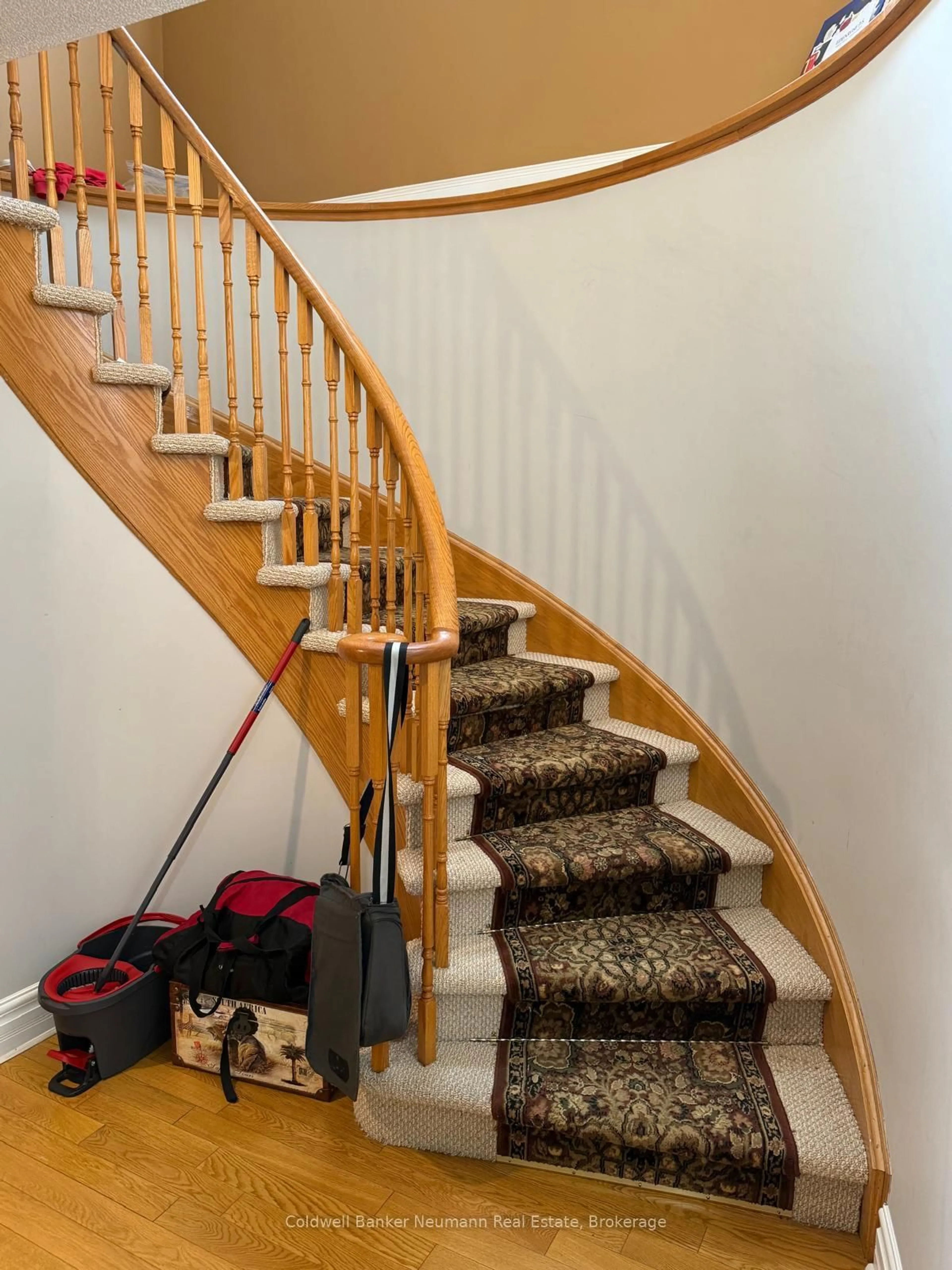 Stairs for 4791 Wild Rose St, Mississauga Ontario L5M 5M7