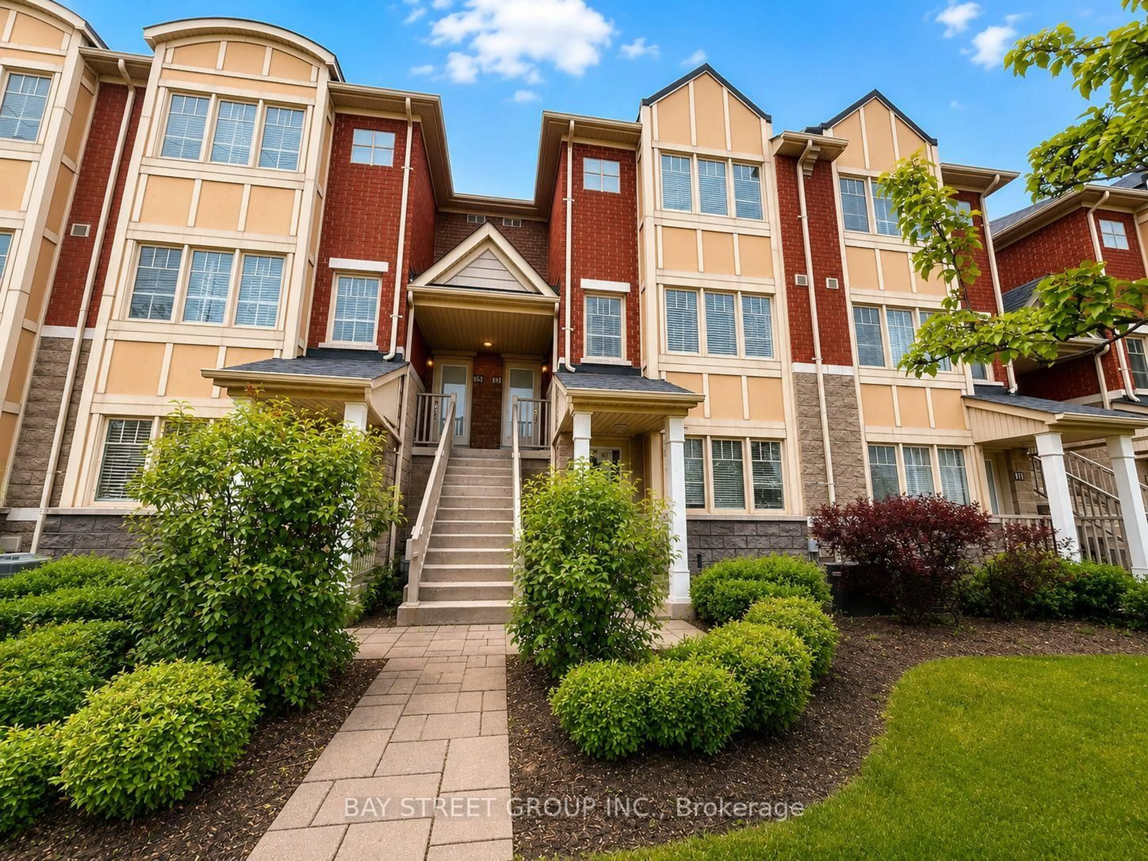 Unknown for 3975 Eglinton Ave #13, Mississauga Ontario L5M 0E7