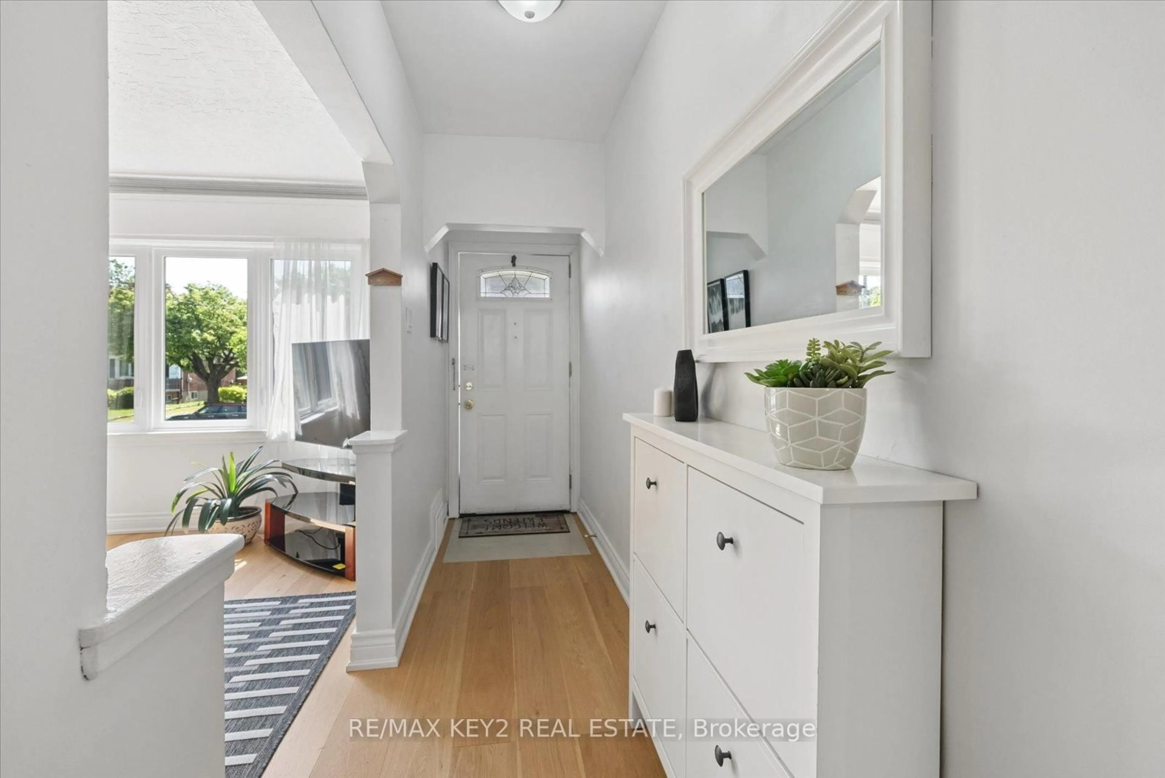Indoor entryway for 18 Jodphur Ave, Toronto Ontario M9M 2J4