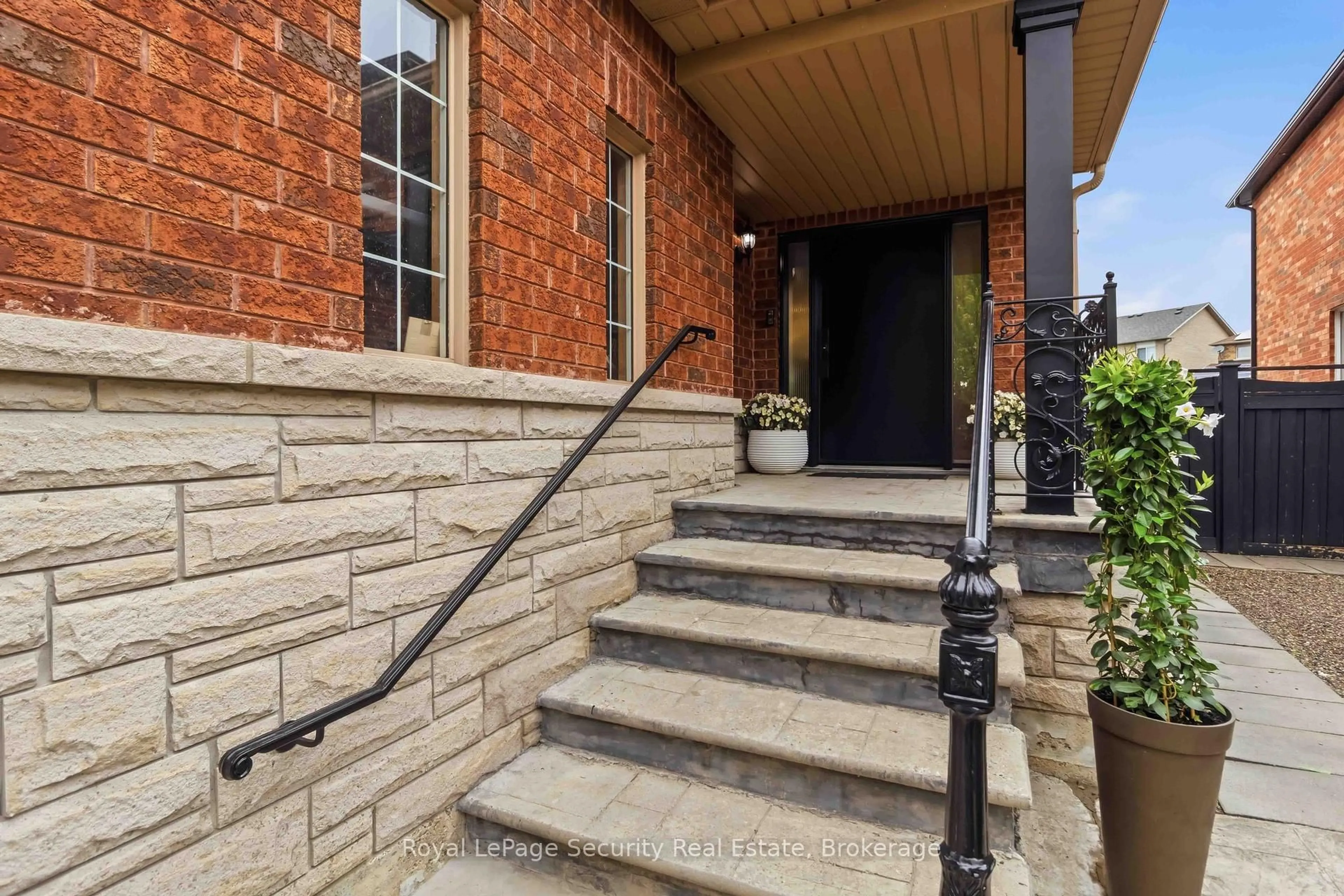 Home with brick exterior material, street for 3 Natureview Crt, Caledon Ontario L7E 2N2
