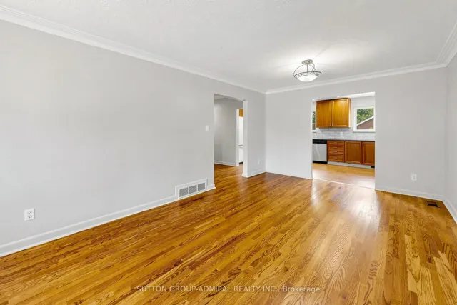 34 Paragon Rd, Toronto 5