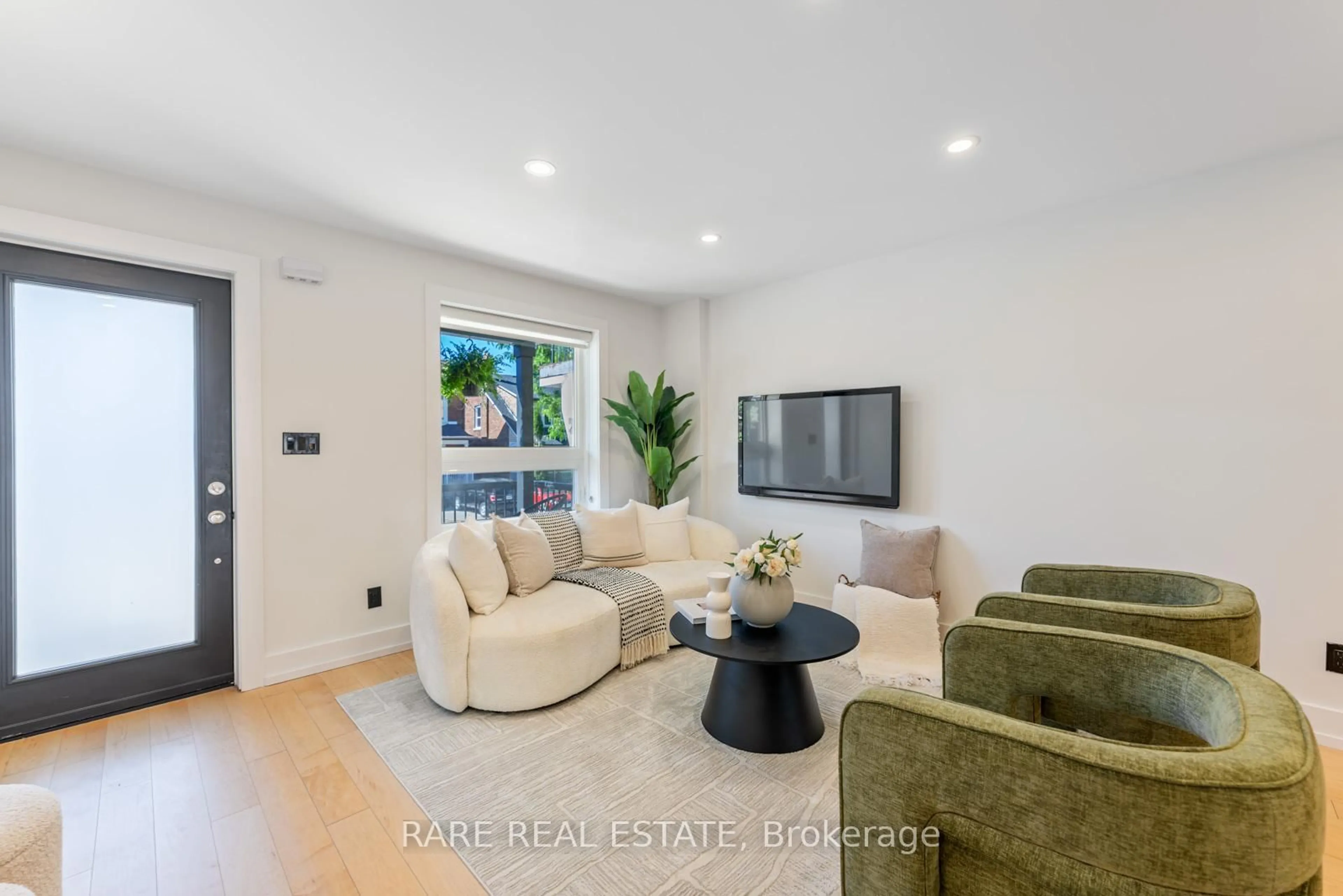 Living room with furniture, unknown for 118 Mackay Ave, Toronto Ontario M6H 2N8