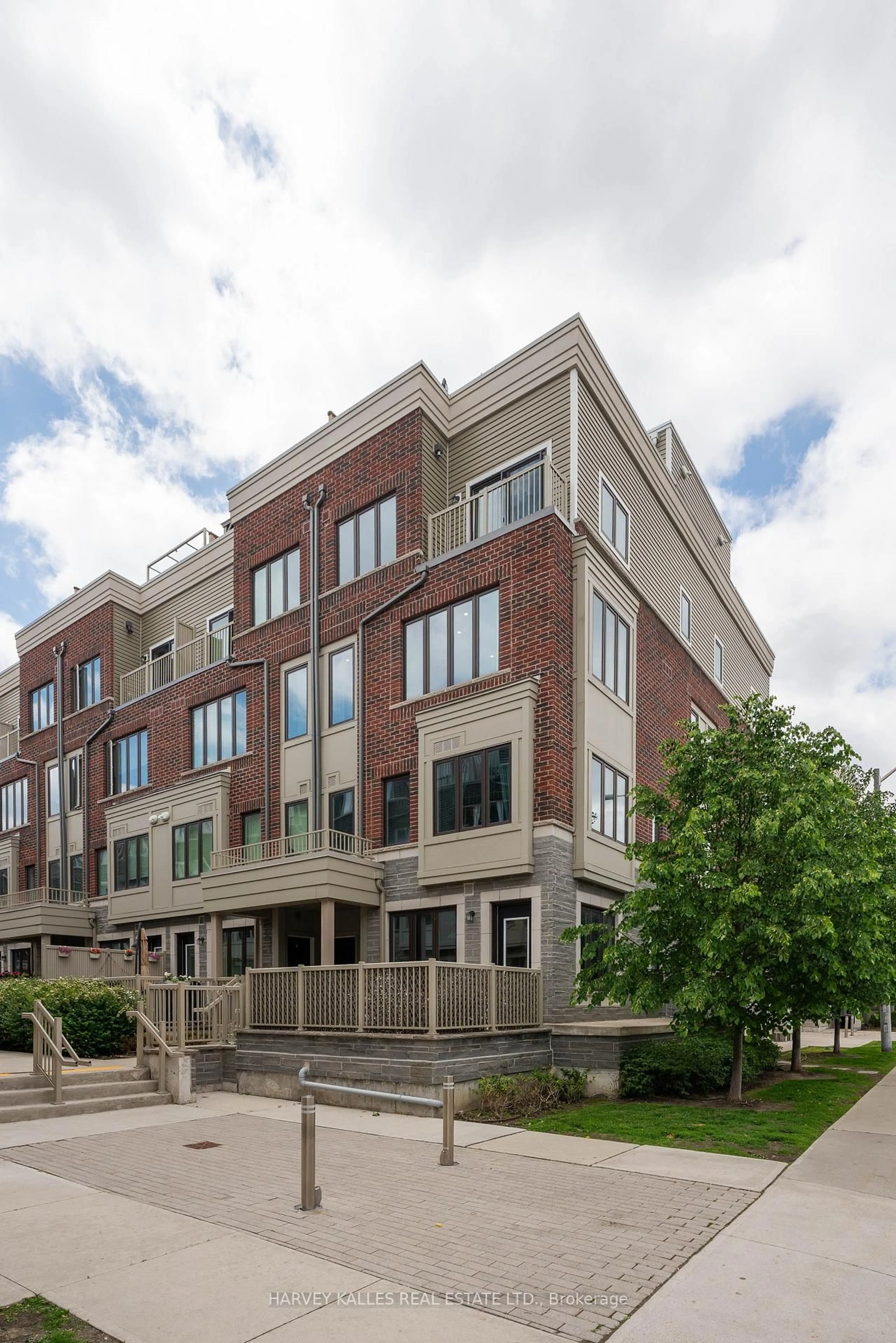 Home with brick exterior material, building for 85 Eastwood Park Gdns #35, Toronto Ontario M8W 0B2