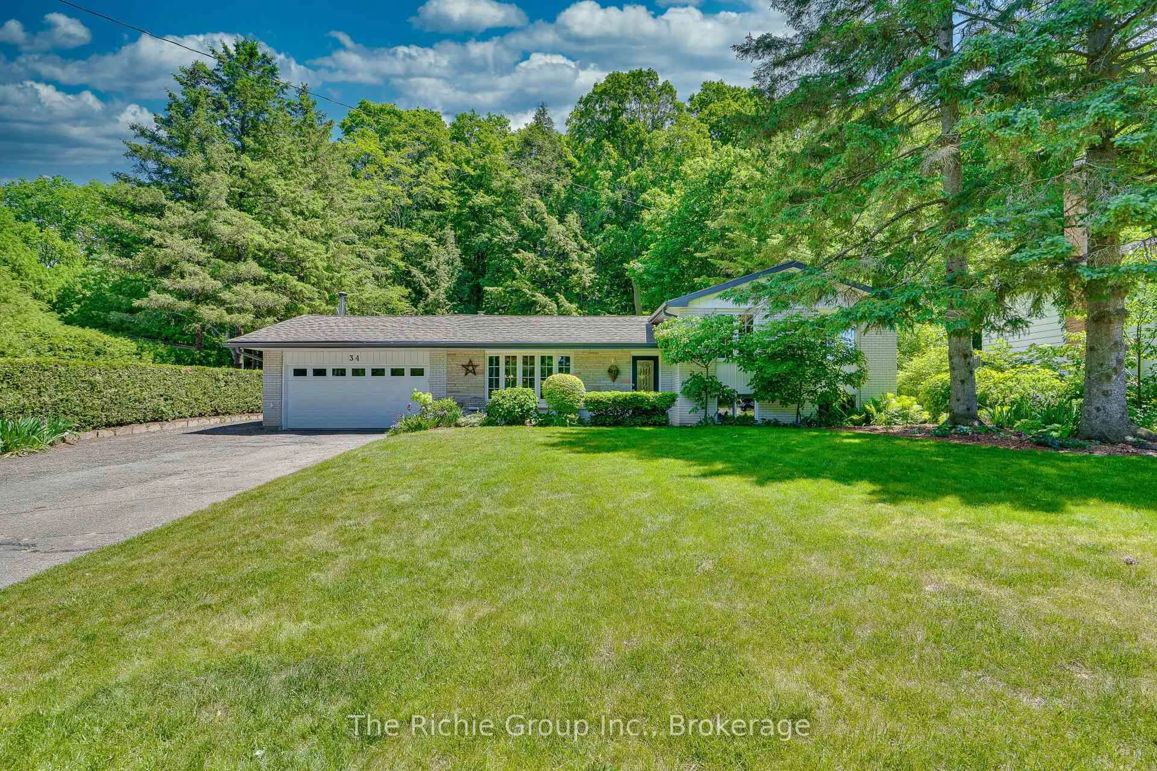 A pic from outside/outdoor area/front of a property/back of a property/a pic from drone, water/lake/river/ocean view for 34 Hilltop Dr, Caledon Ontario L7C 1H6