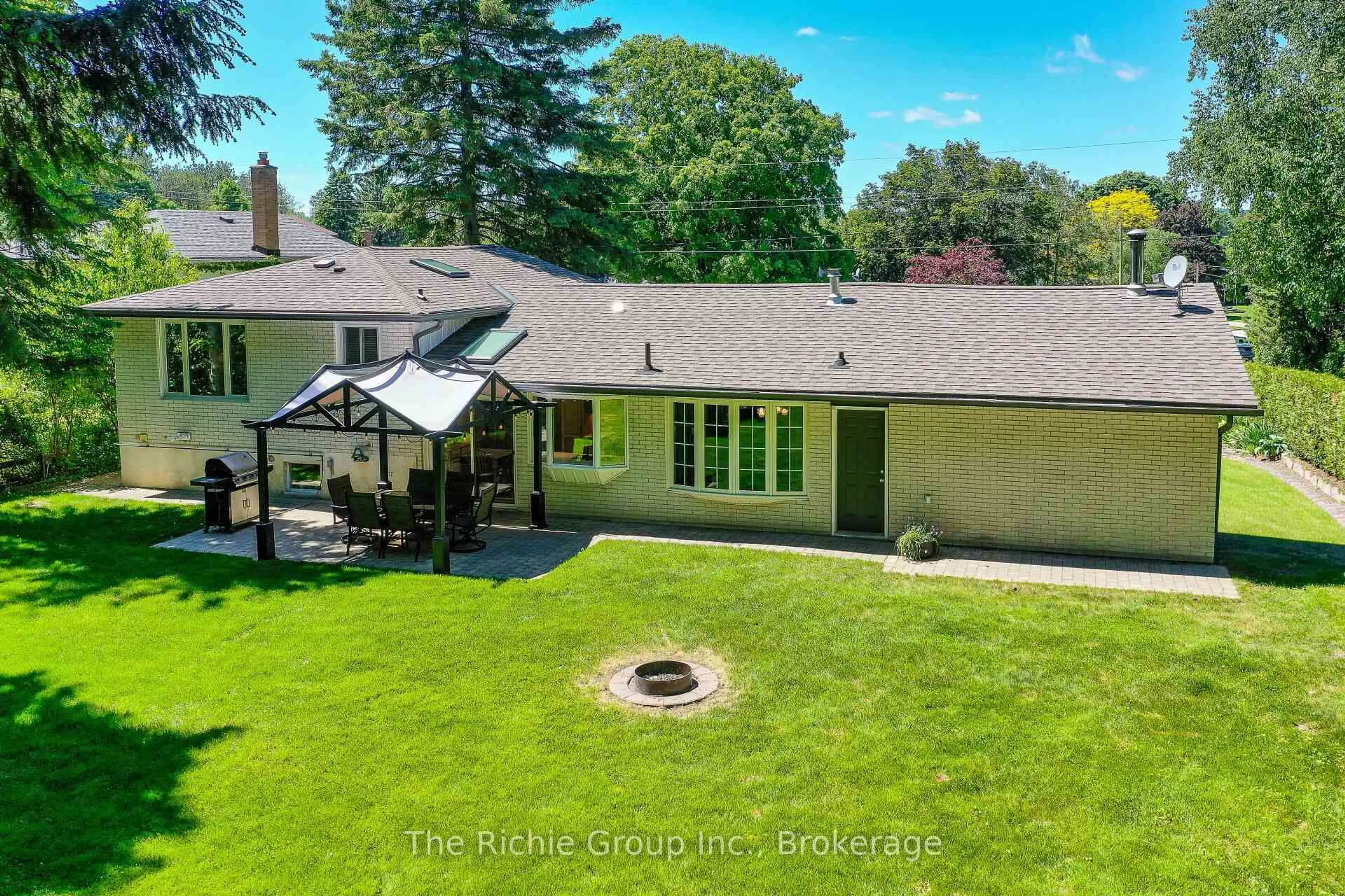 A pic from outside/outdoor area/front of a property/back of a property/a pic from drone, water/lake/river/ocean view for 34 Hilltop Dr, Caledon Ontario L7C 1H6
