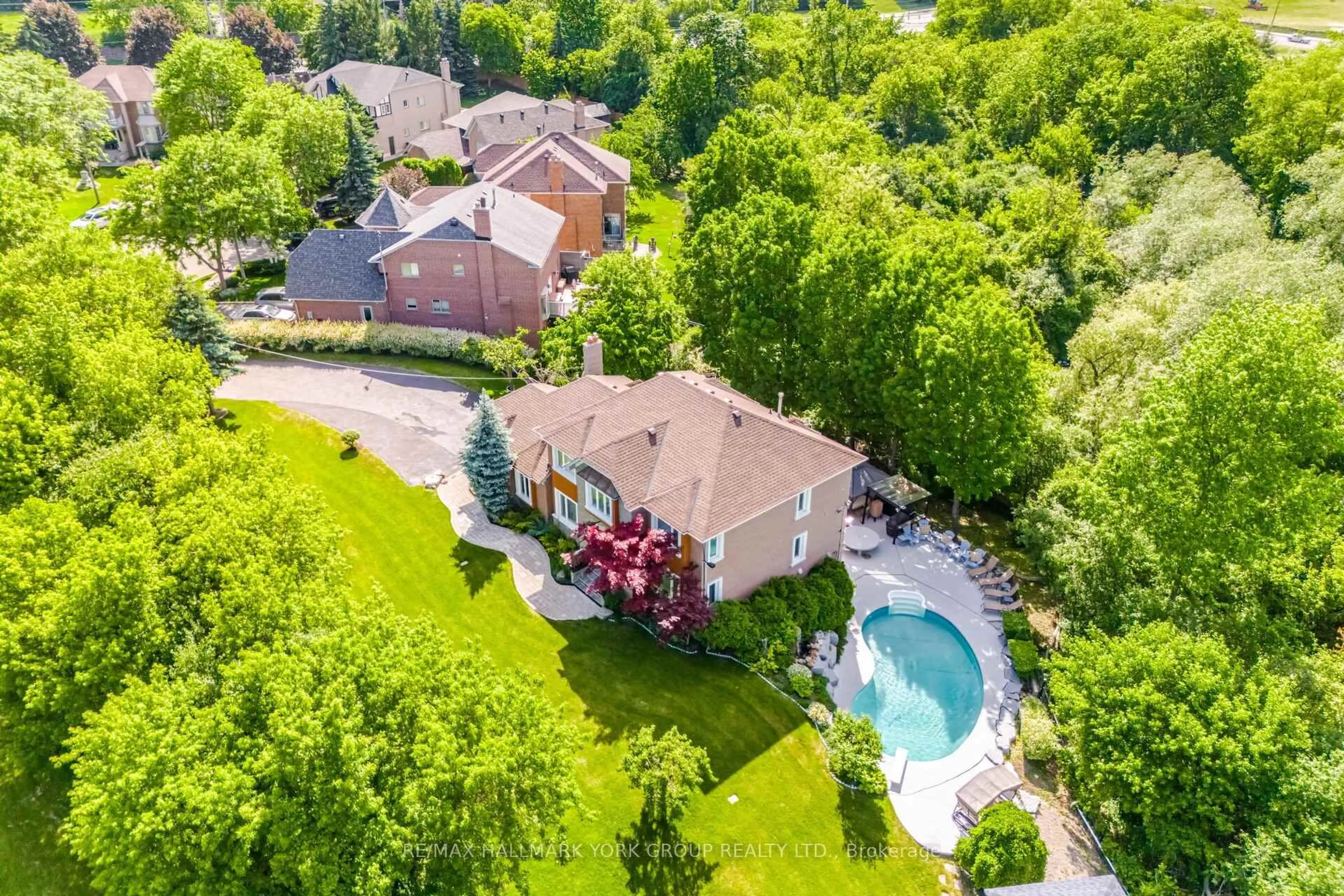 A pic from outside/outdoor area/front of a property/back of a property/a pic from drone, unknown for 7 Andes Crt, Brampton Ontario L6R 1E3