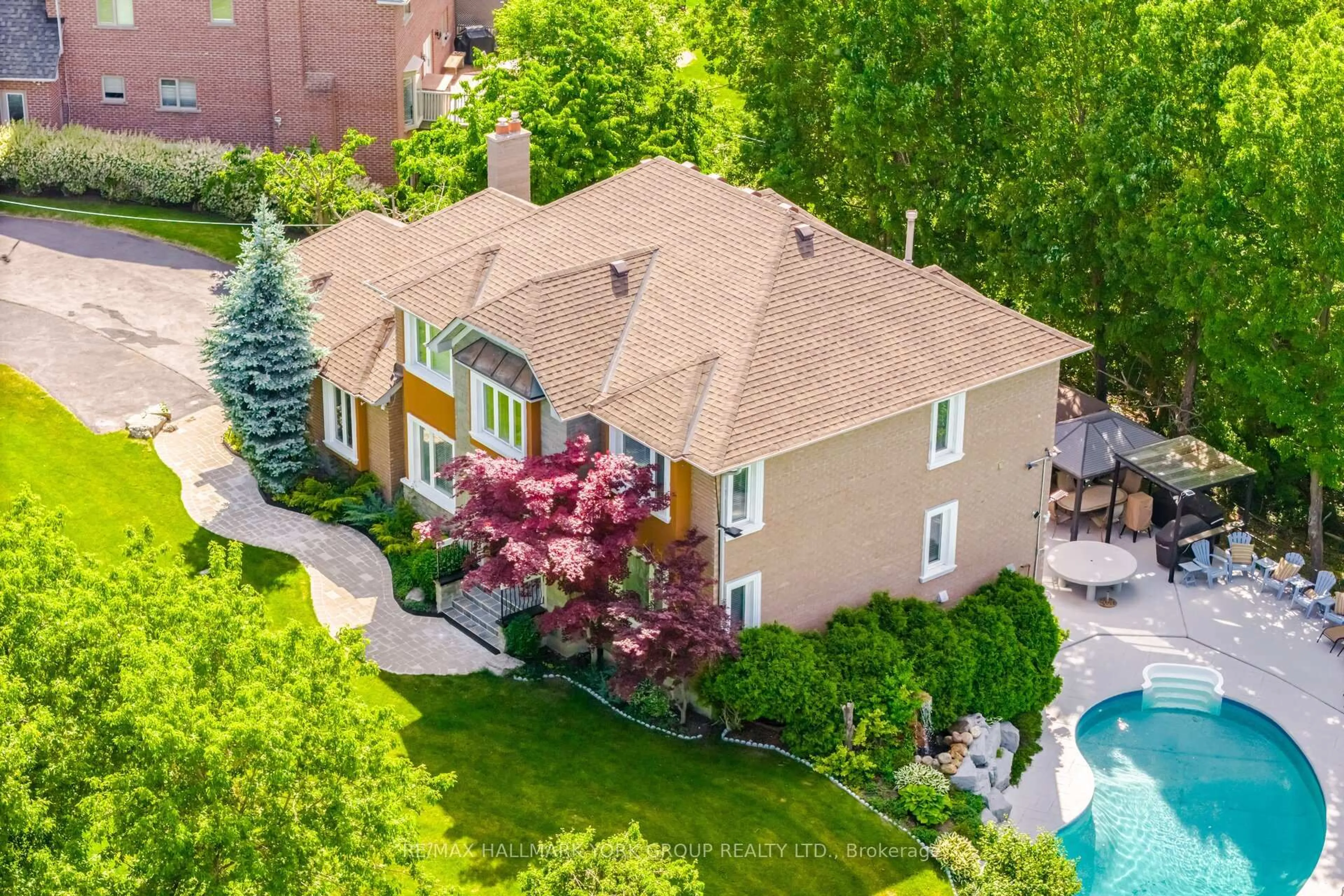 A pic from outside/outdoor area/front of a property/back of a property/a pic from drone, street for 7 Andes Crt, Brampton Ontario L6R 1E3