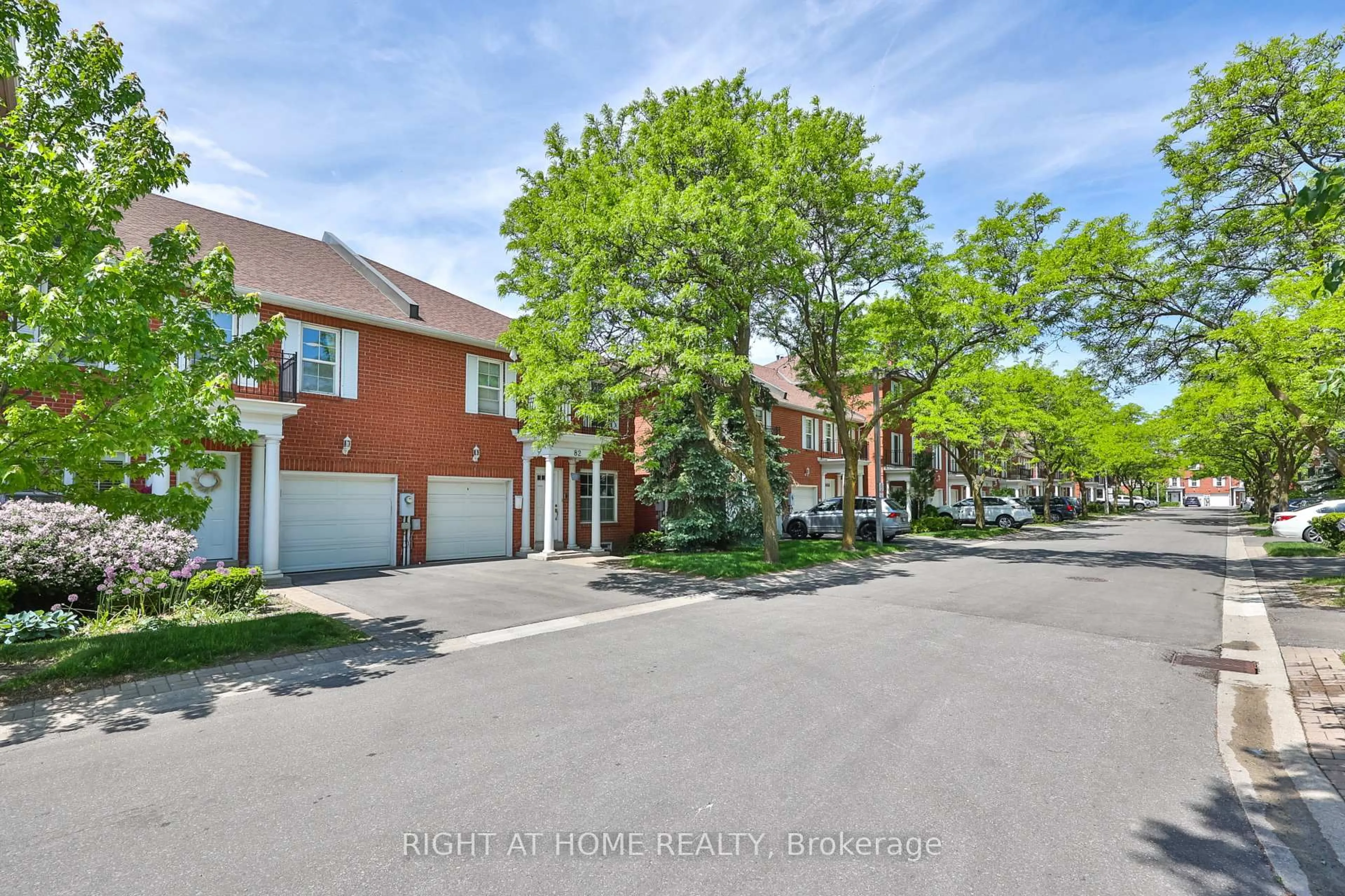 A pic from outside/outdoor area/front of a property/back of a property/a pic from drone, street for 83 Stornwood Crt #83, Brampton Ontario L6W 4J2