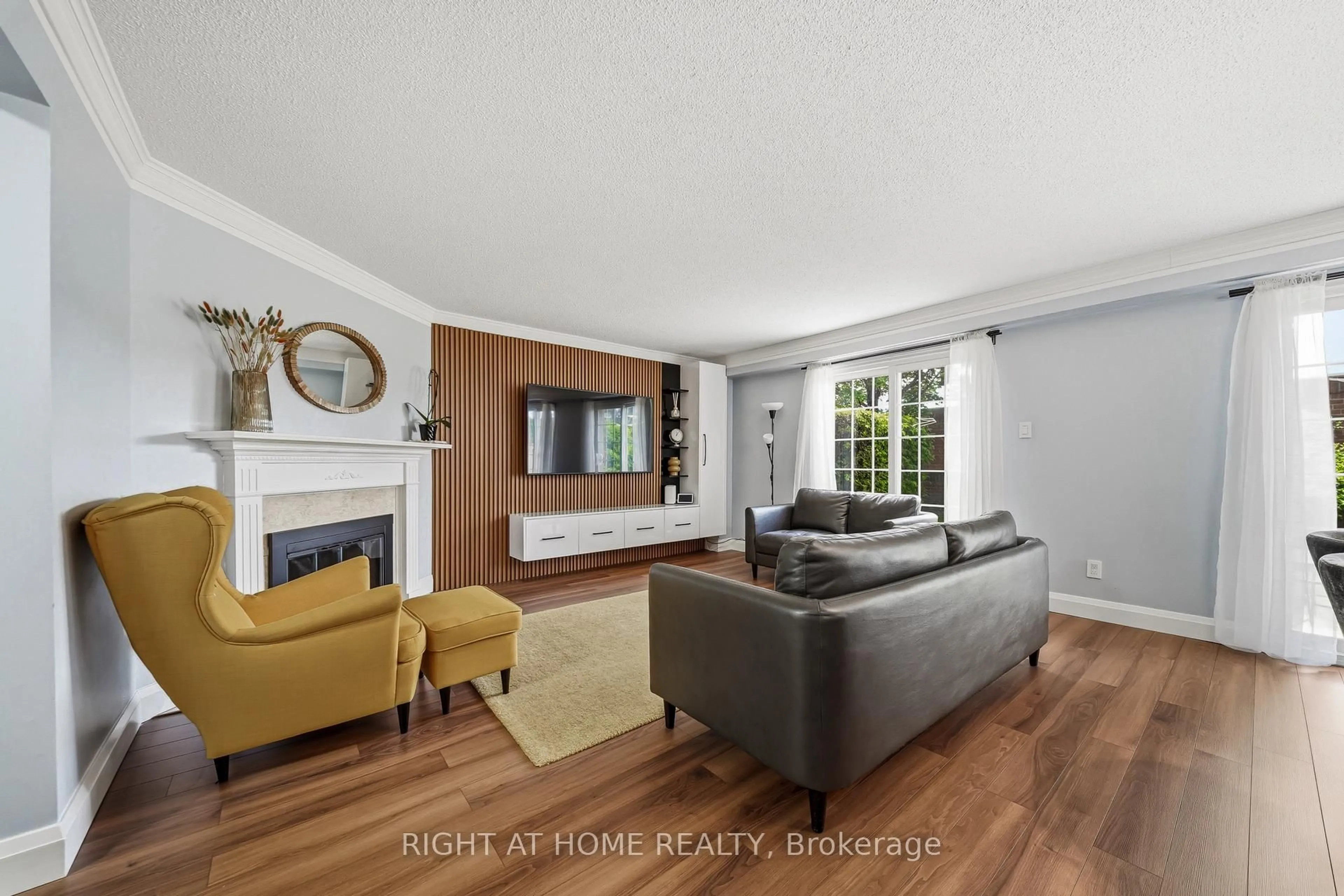 Living room with furniture, unknown for 83 Stornwood Crt #83, Brampton Ontario L6W 4J2