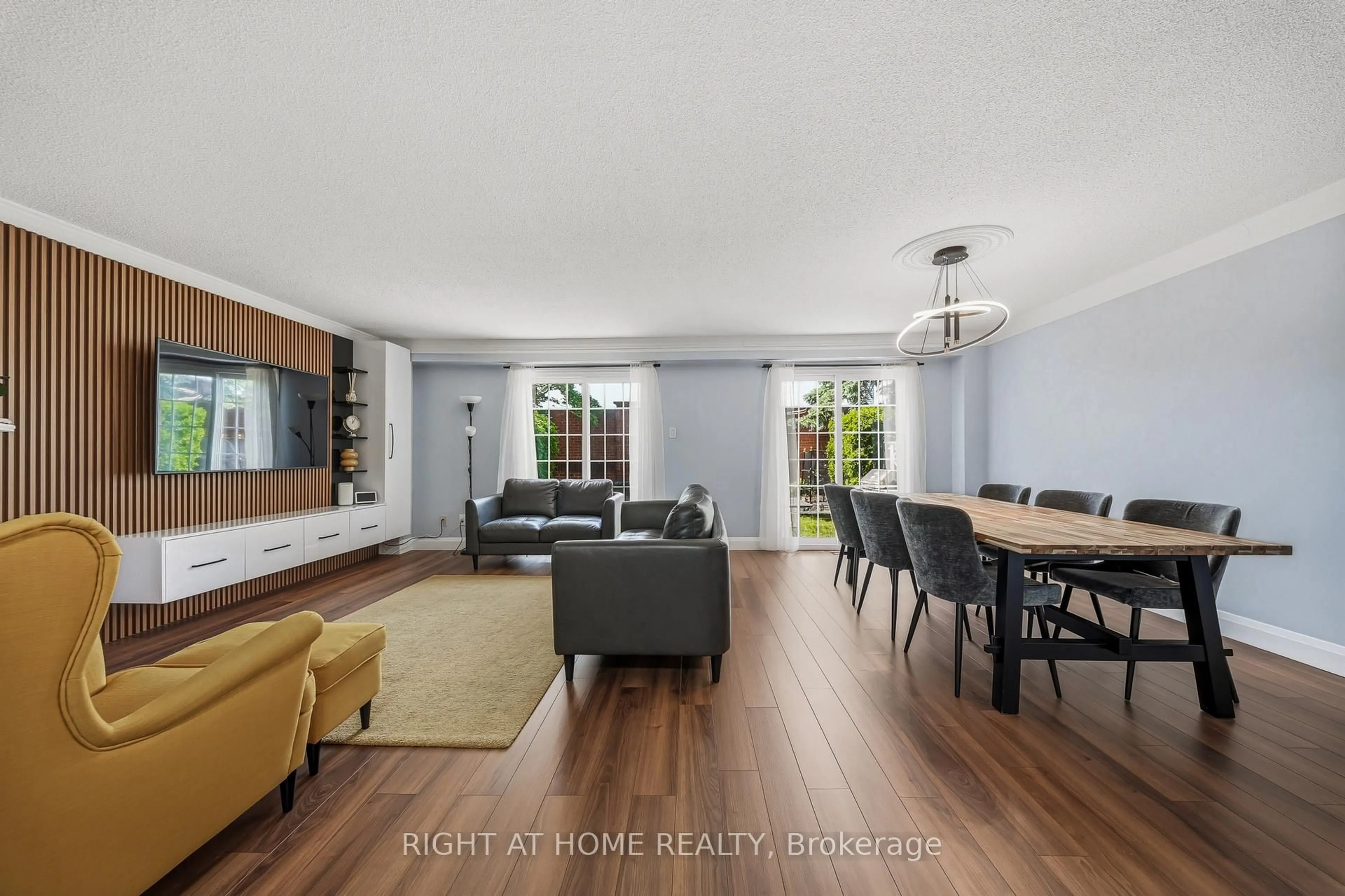 Living room with furniture, unknown for 83 Stornwood Crt #83, Brampton Ontario L6W 4J2