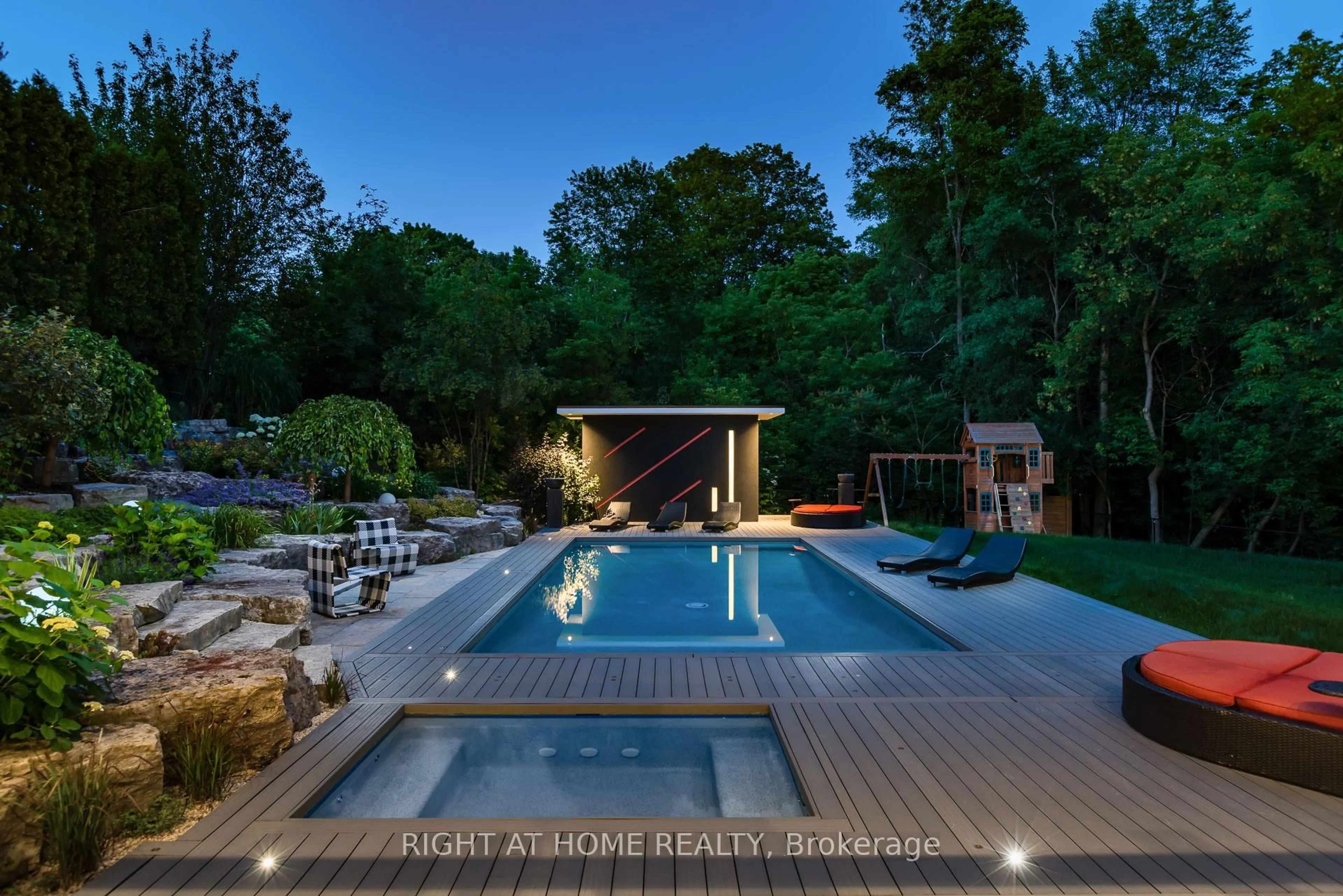 Pool for 1305 Royal York Rd, Toronto Ontario M9A 5E6