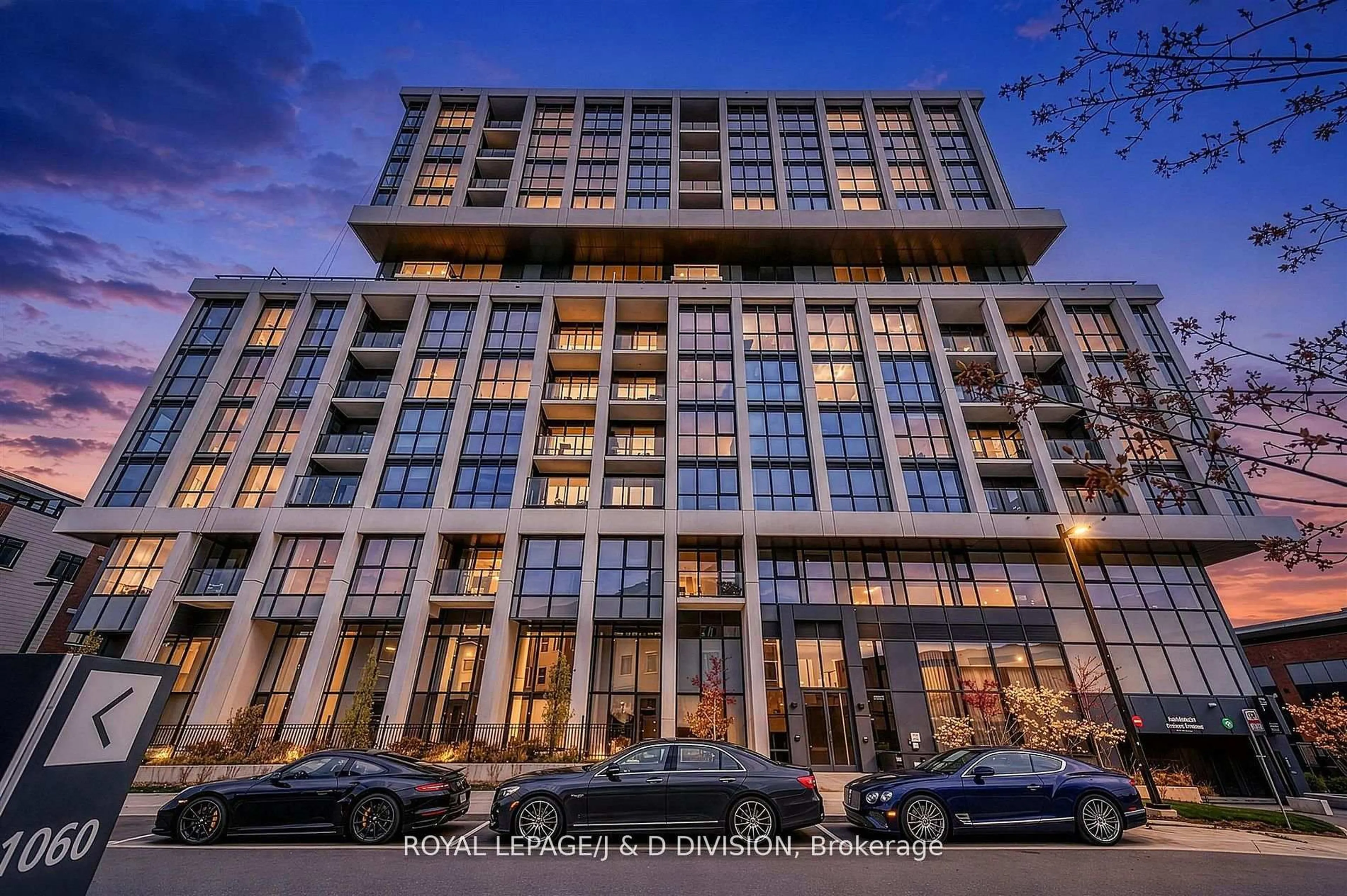 Indoor foyer for 1063 Douglas McCurdy Common #903, Mississauga Ontario L5G 0C5