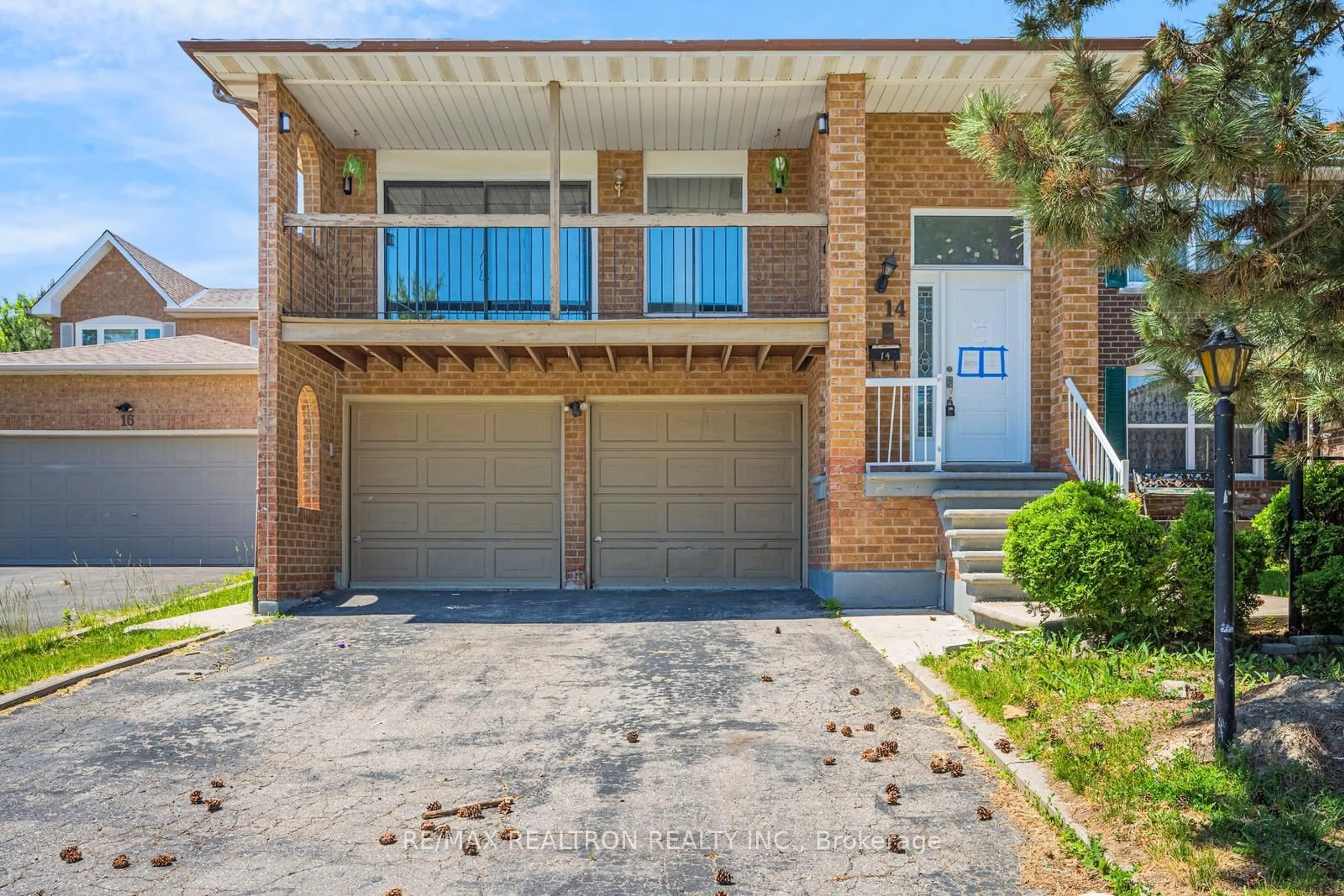 Home with brick exterior material, street for 14 Albemarle Crt, Brampton Ontario L6Z 1R4