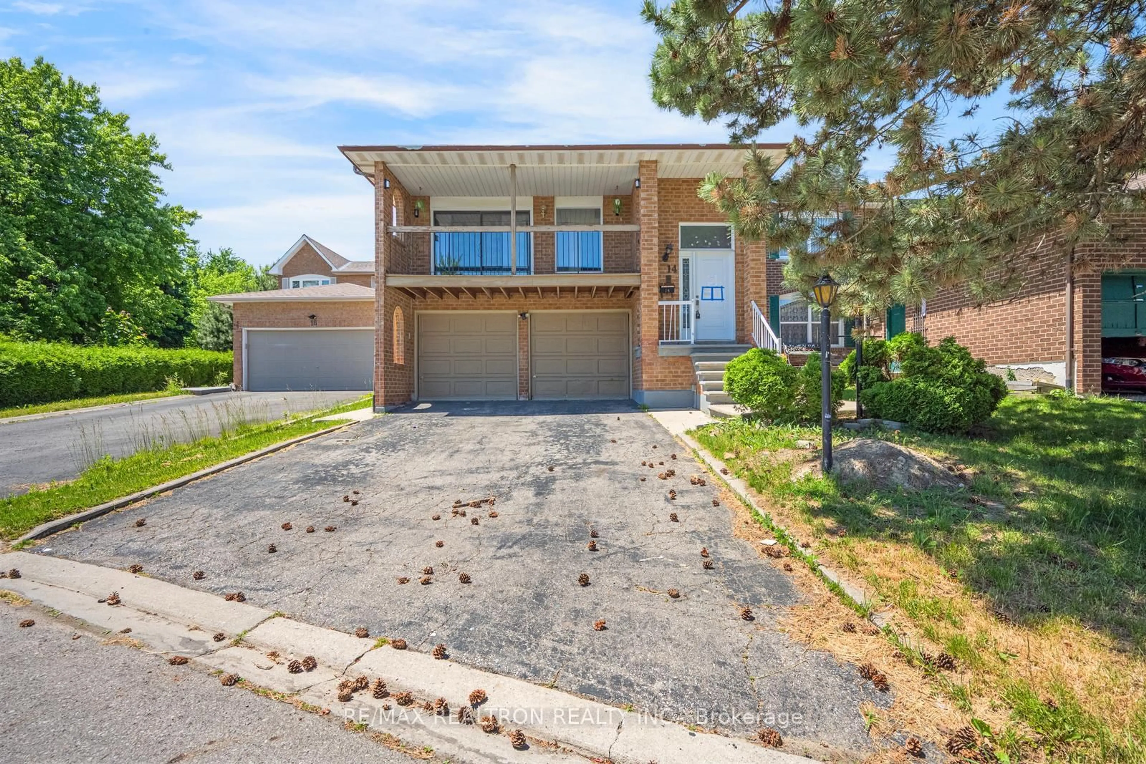 Home with brick exterior material, street for 14 Albemarle Crt, Brampton Ontario L6Z 1R4