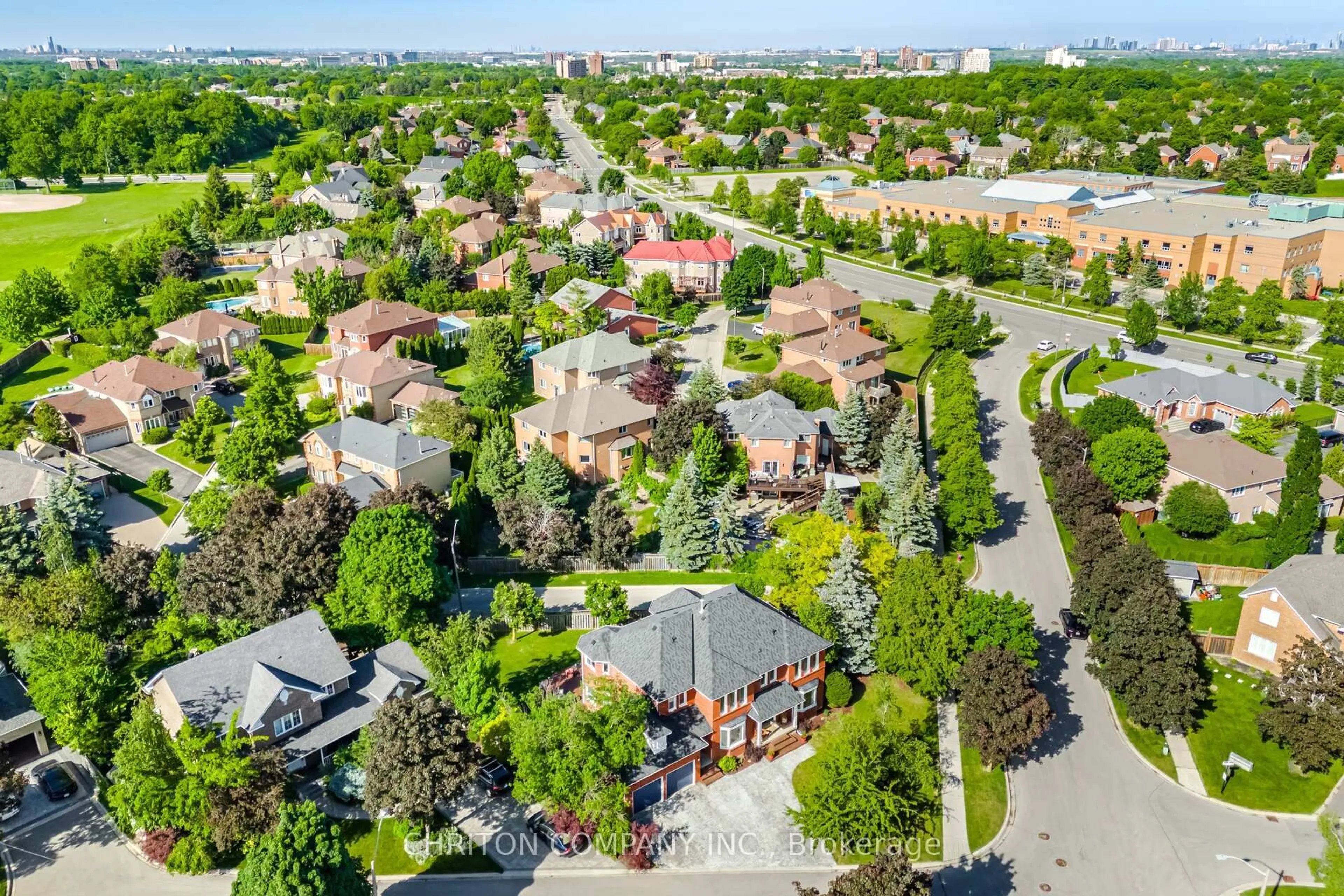 A pic from outside/outdoor area/front of a property/back of a property/a pic from drone, street for 3720 Bishop Strachan Crt, Mississauga Ontario L5N 6N9