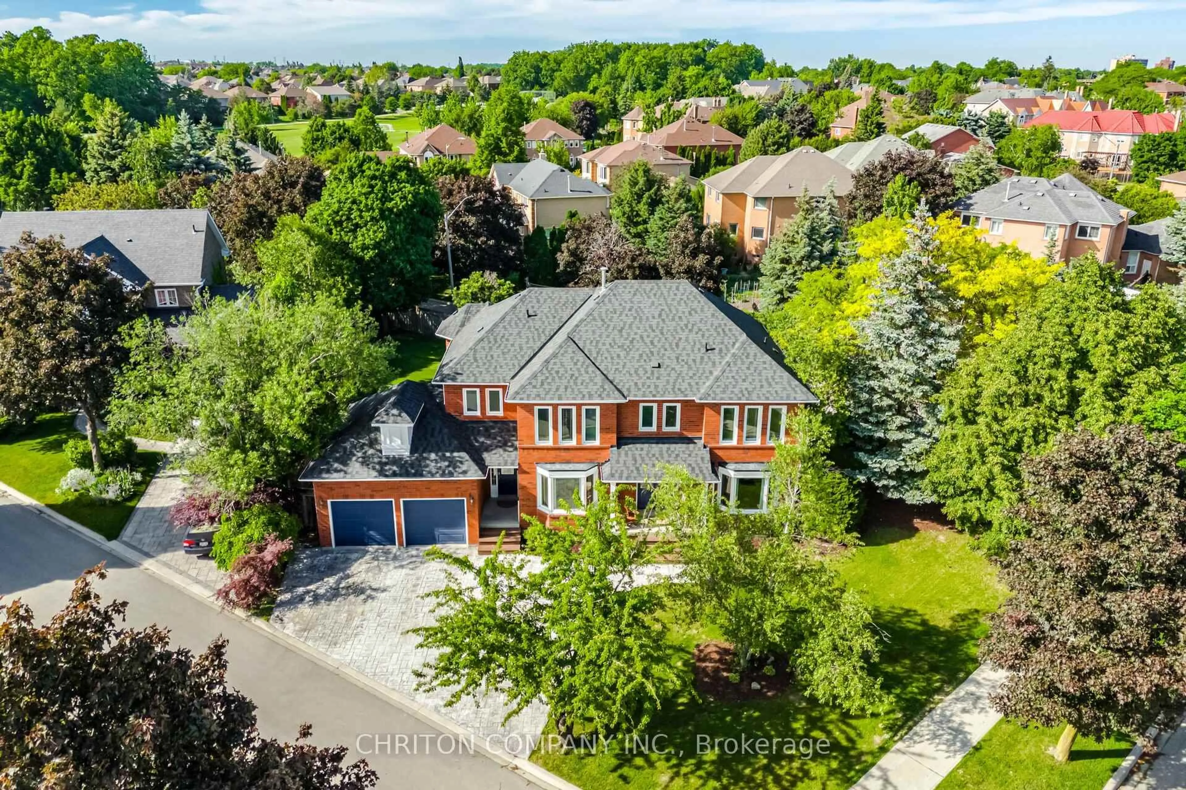 A pic from outside/outdoor area/front of a property/back of a property/a pic from drone, street for 3720 Bishop Strachan Crt, Mississauga Ontario L5N 6N9