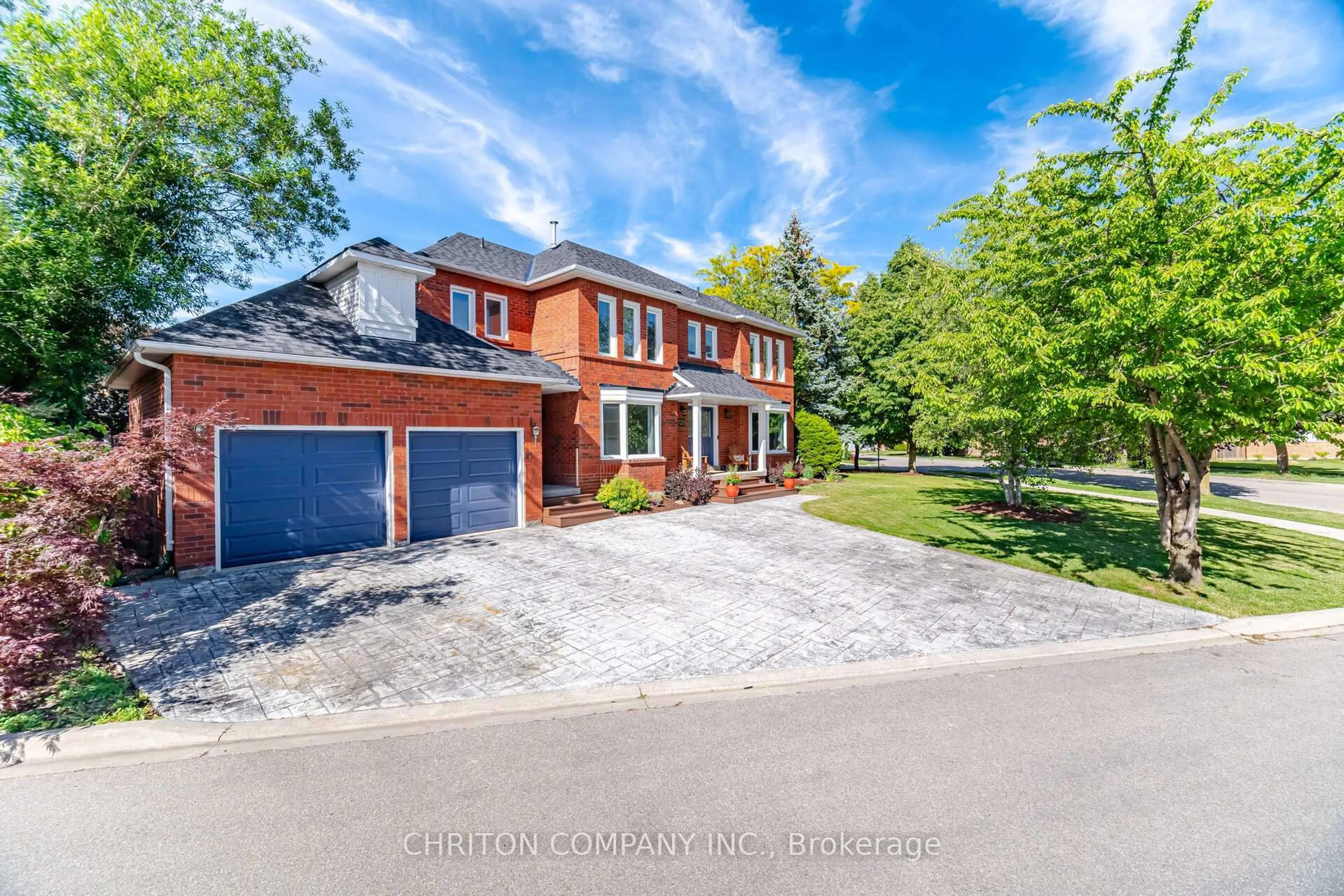 A pic from outside/outdoor area/front of a property/back of a property/a pic from drone, street for 3720 Bishop Strachan Crt, Mississauga Ontario L5N 6N9