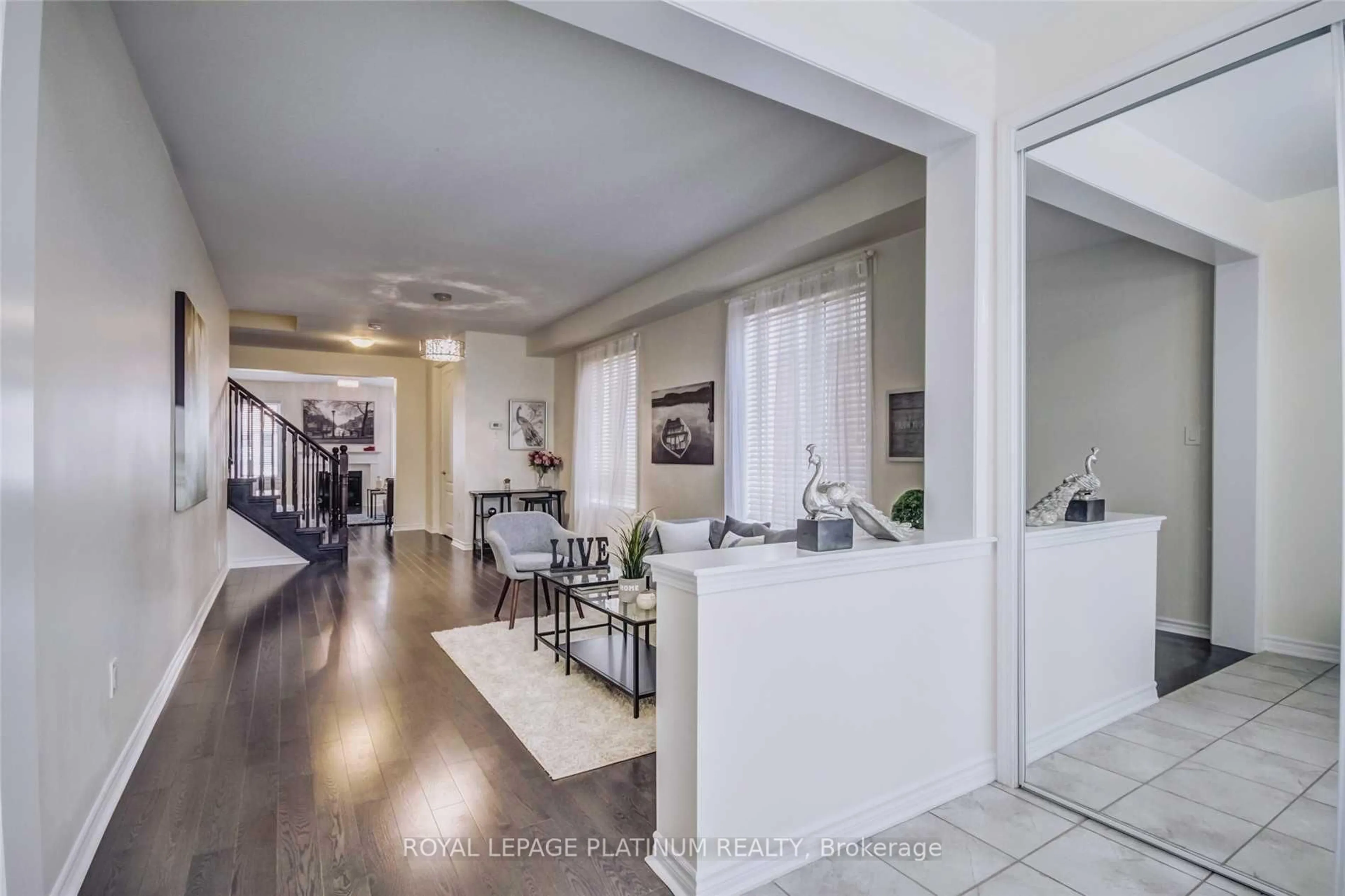 Indoor entryway for 15 Callandar Rd, Brampton Ontario L7A 4V1