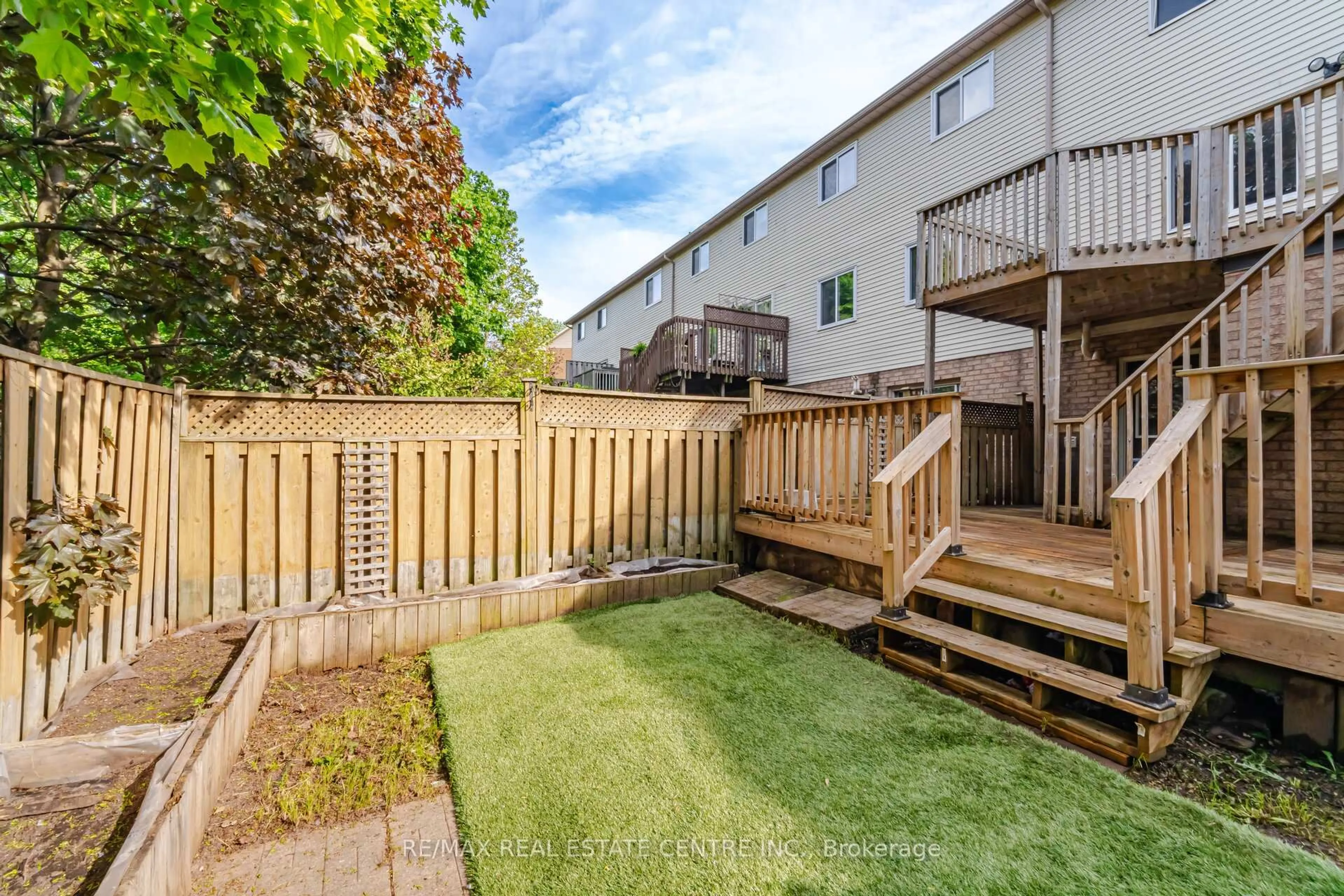 Patio, unknown for 2349 Strawfield Crt, Oakville Ontario L6H 6C2