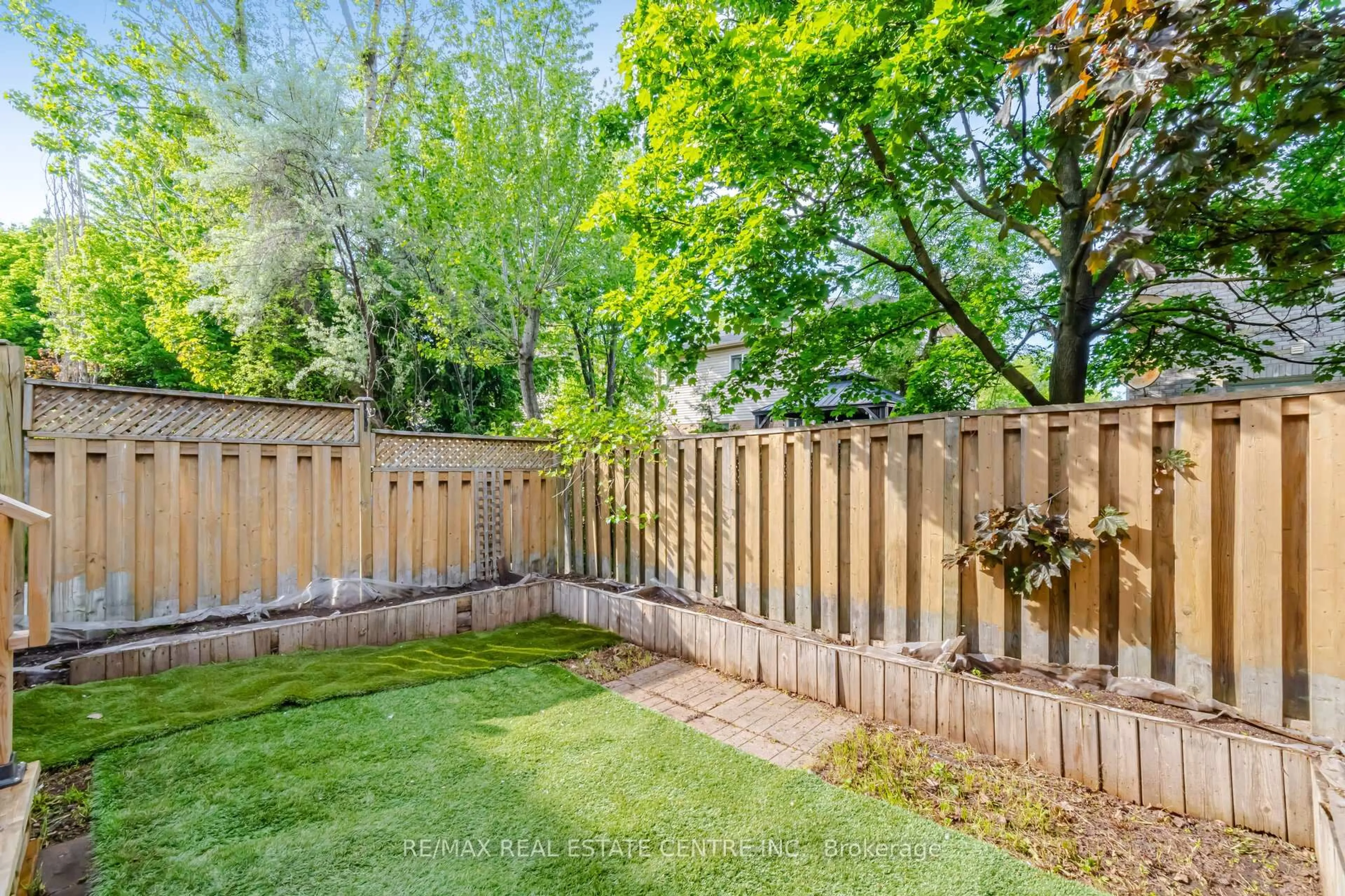 Patio, forest/trees view for 2349 Strawfield Crt, Oakville Ontario L6H 6C2