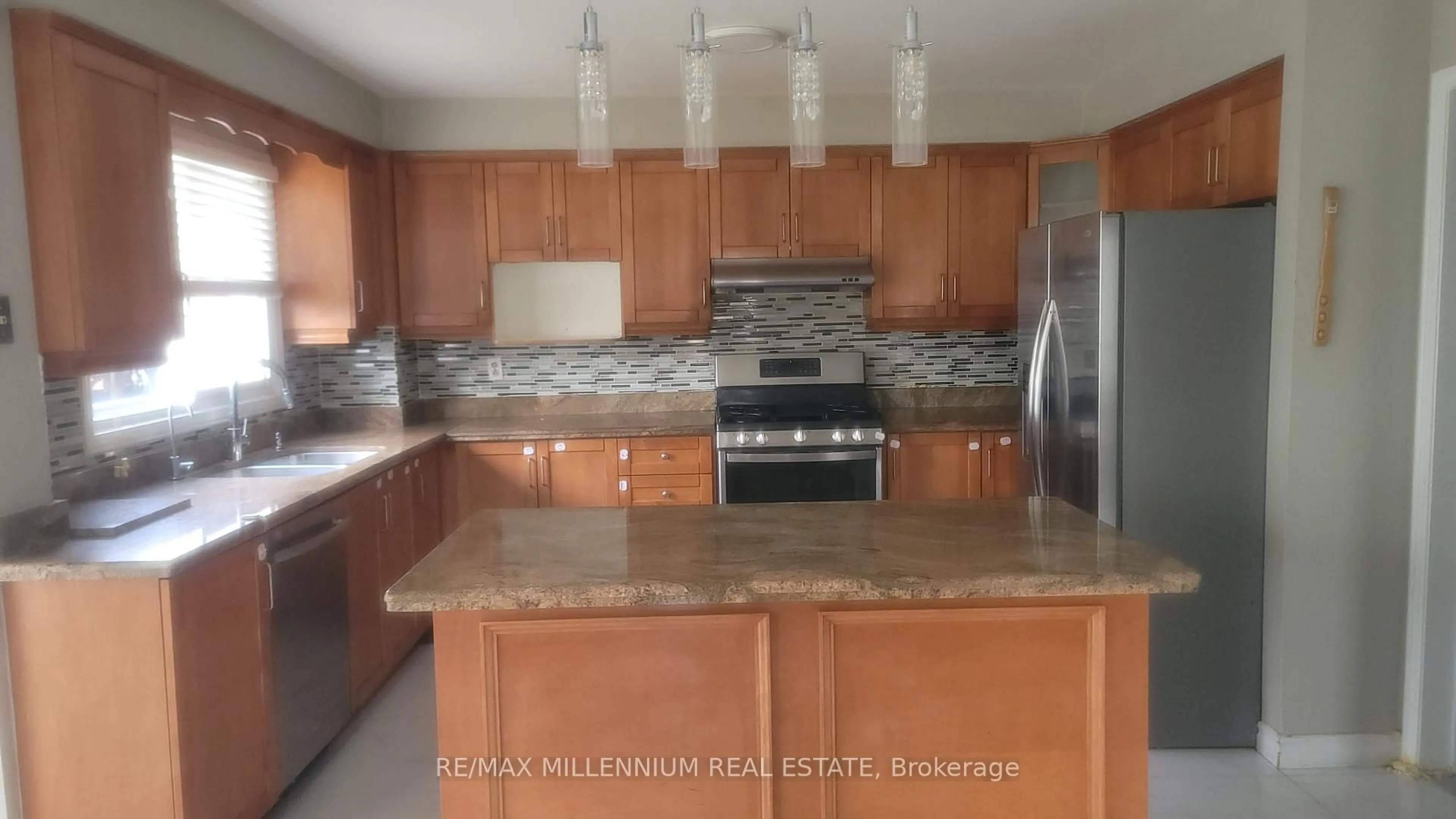 Open concept kitchen, unknown for 144 Moffatt Ave, Brampton Ontario L6Y 4R8