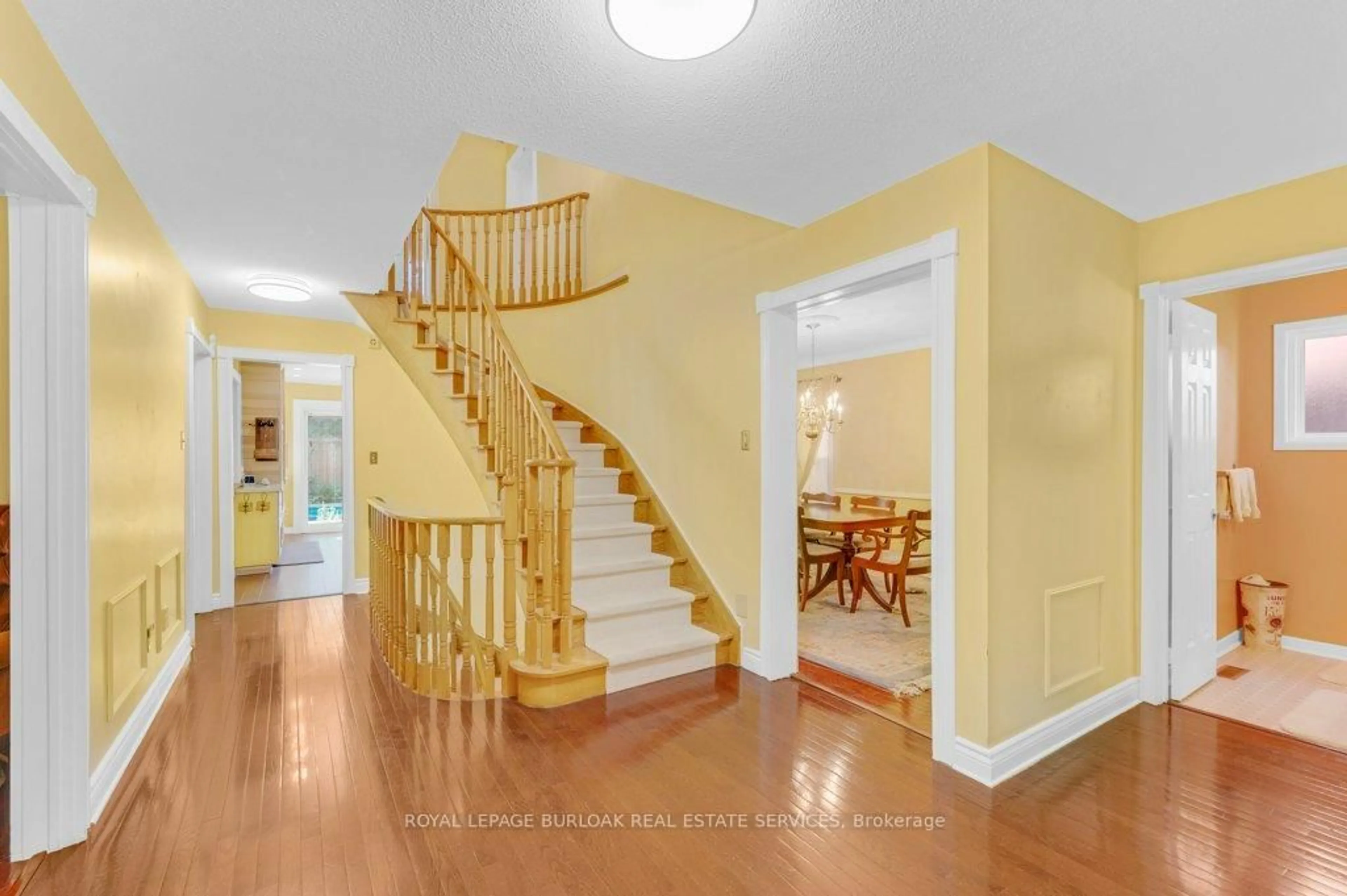 Indoor foyer for 4649 The Gallops, Mississauga Ontario L5M 3A5